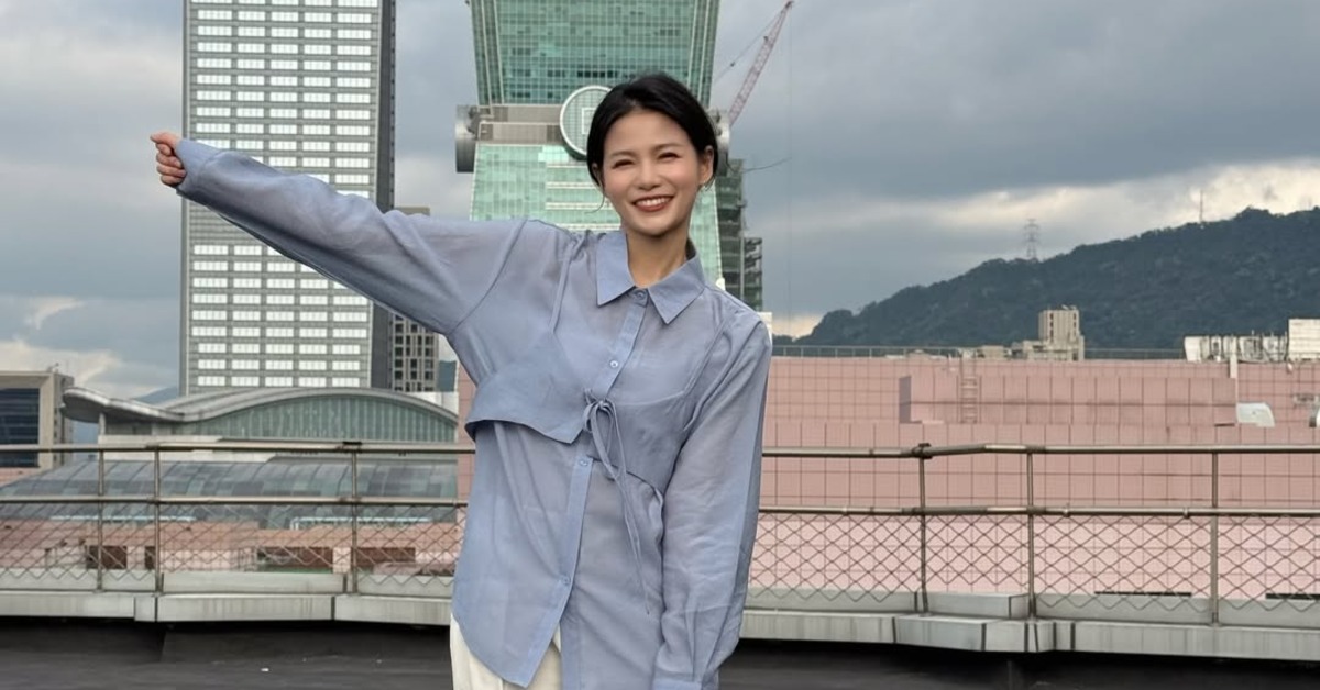 女星蘿莉塔（李晨菲）日前推娃娃車出門，散步到一半腸子掉下來。（圖／翻攝自蘿莉塔 IG）