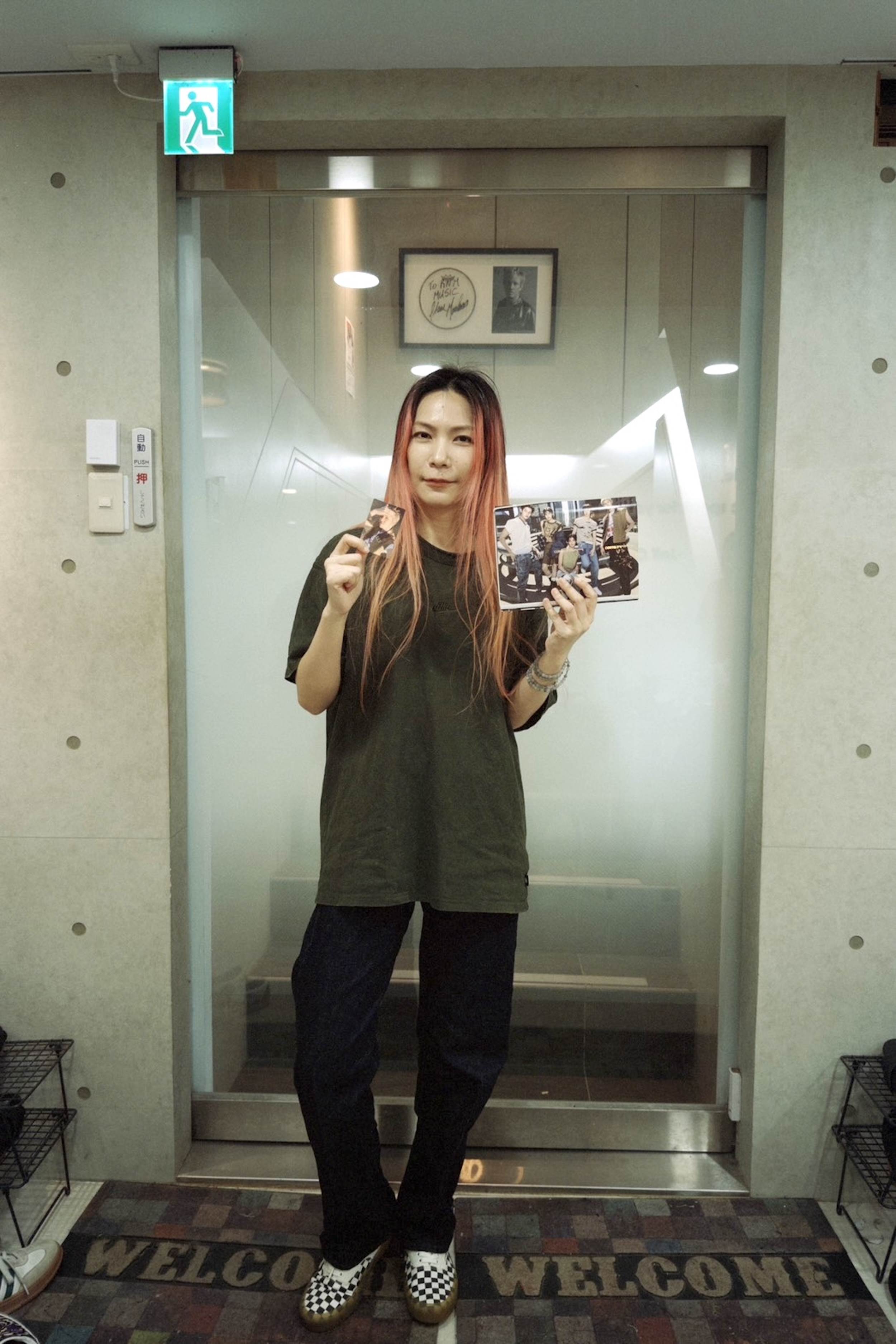 Tizzy Bac 練團驚喜加持！惠婷收「CORTIS提神禮物」瞬間回到校園時代。（圖／相信音樂提供）