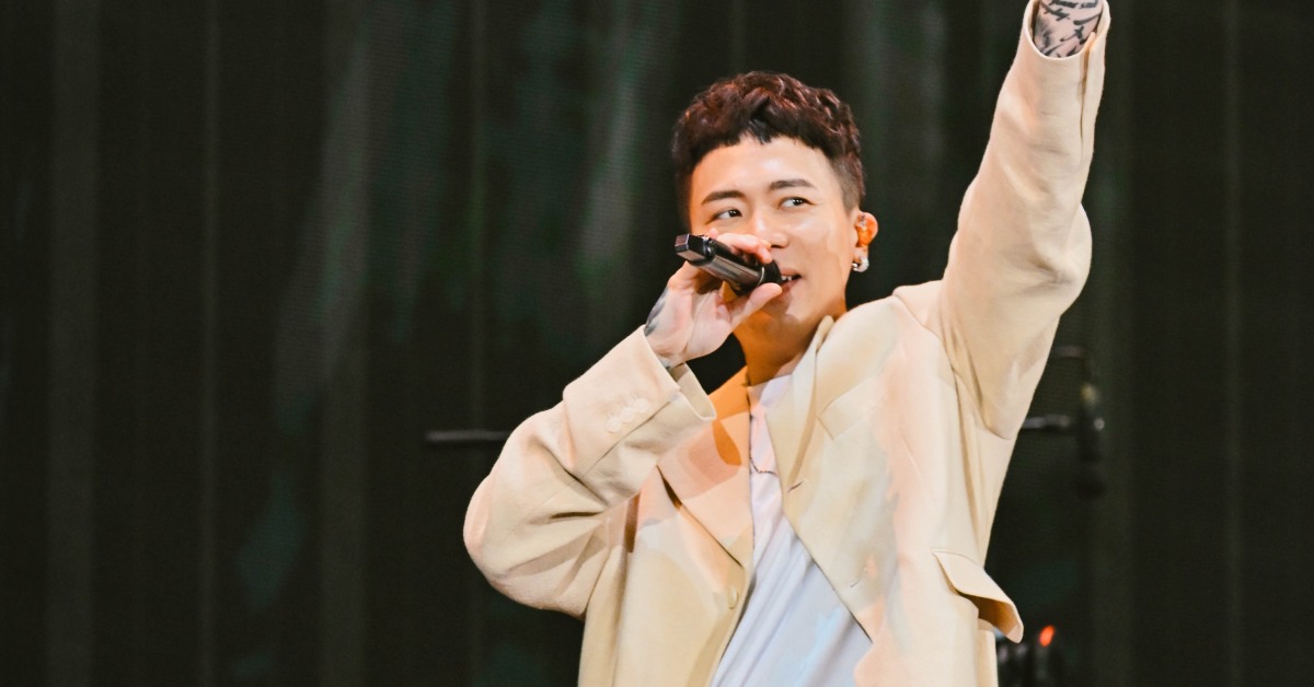 蕭秉治宣布6月13日將重返香港，在東蒲胡李名靜體育館舉辦《活著 Alive》。（圖／相信音樂提供）