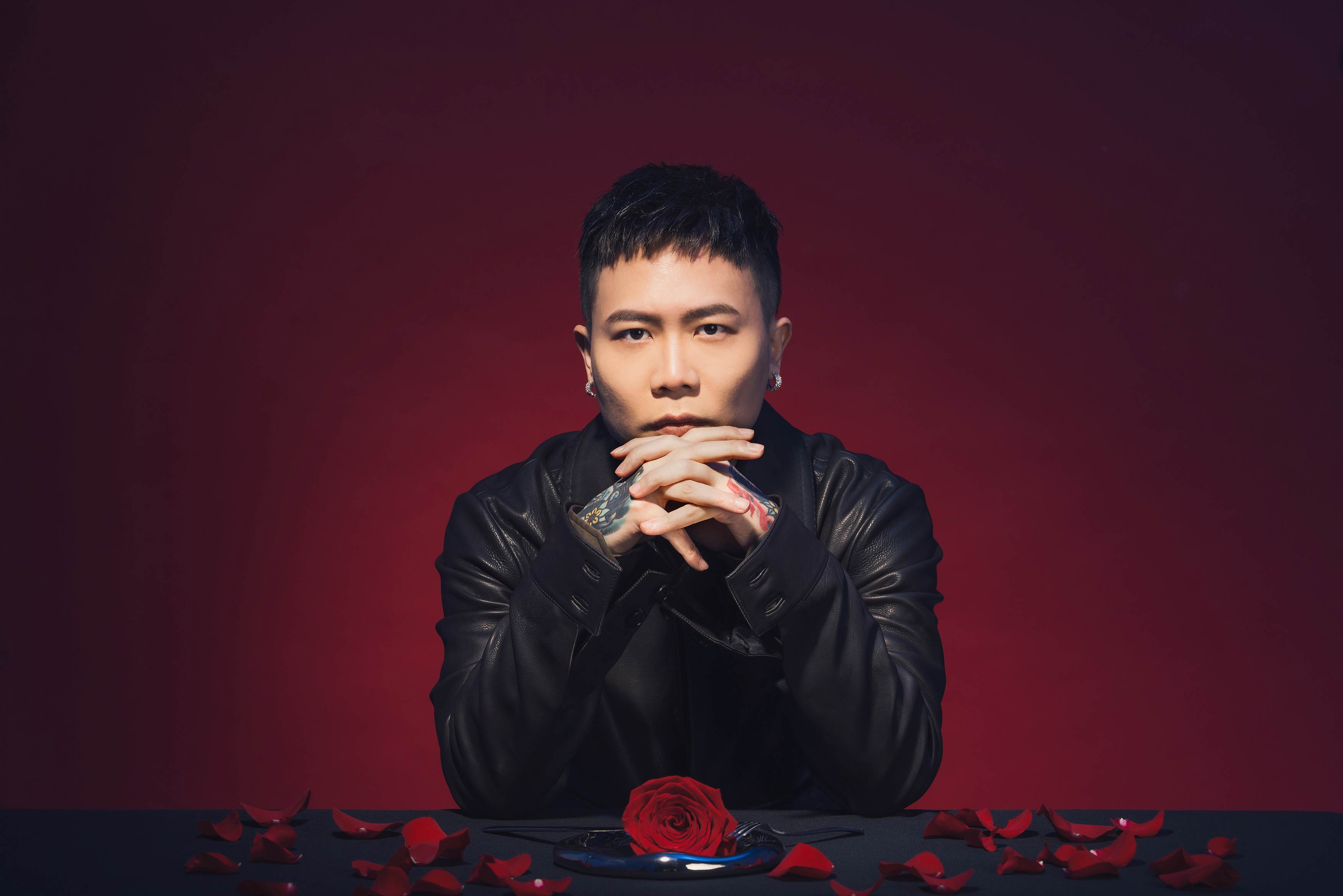 蕭秉治皮衣造型帥翻歌迷。（圖／BEAUTY美人圈提供）