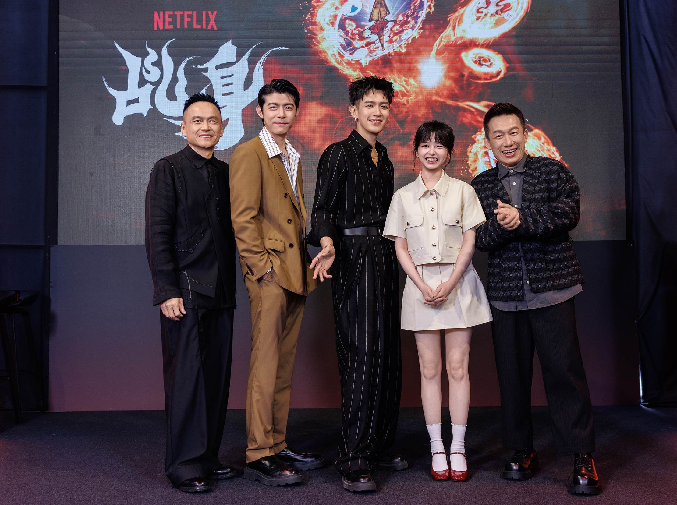 Netflix《乩身》上線記者會，由左而右為陳以文、王柏傑、柯震東、陳姸霏、郭子乾。（圖／Netflix）