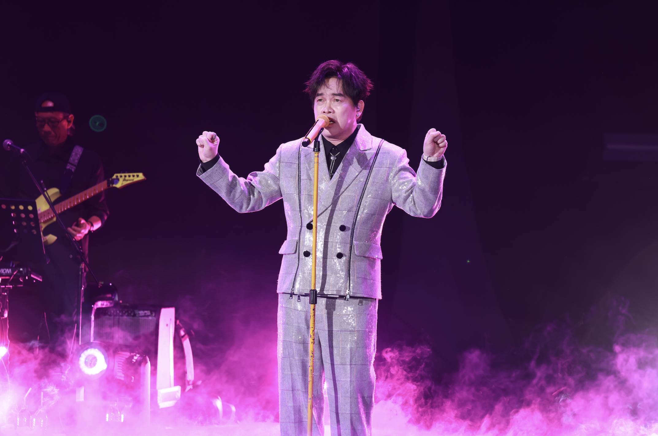綜藝天王吳宗憲舉辦《2026臭男人 巡迴演唱會》，邀請康康擔任嘉賓。（圖／東西文娛、星樂全球提供）