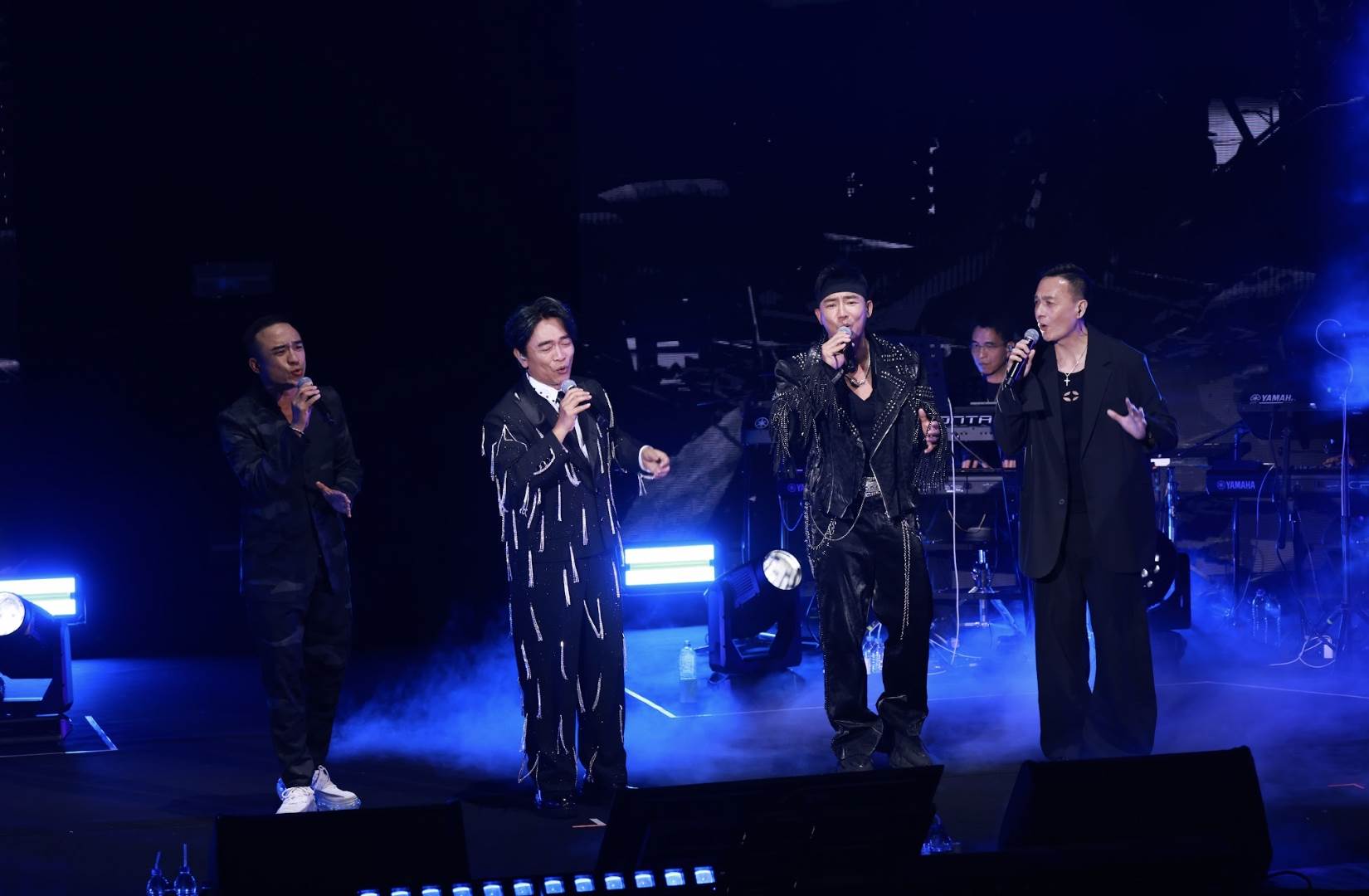 綜藝天王吳宗憲舉辦《2026臭男人 巡迴演唱會》，邀請咻比嘟嘩合體帶來〈世界末日〉。（圖／東西文娛、星樂全球提供）