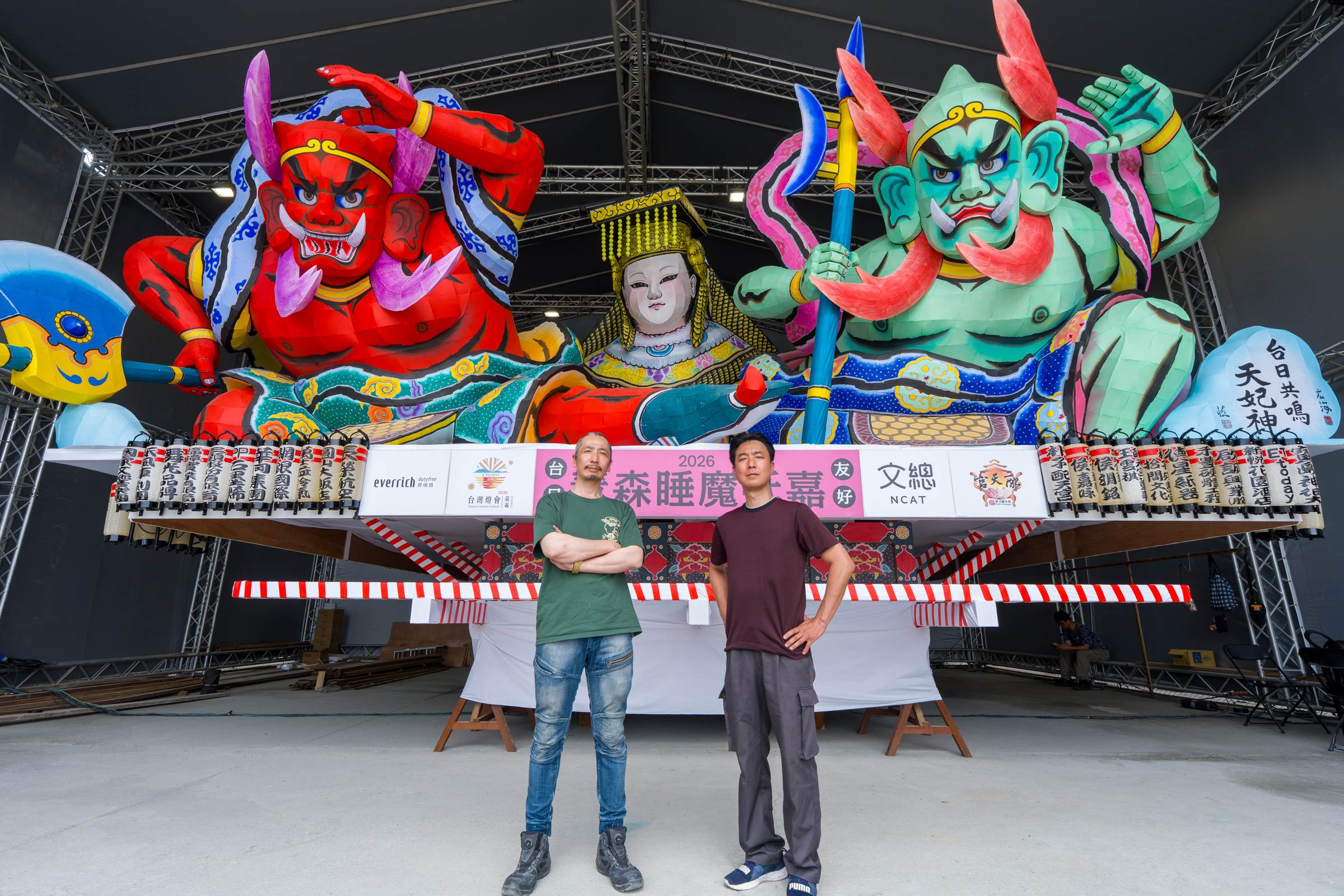 睡魔師諏訪慎（左）與睡魔師林廣海（右）合影。（圖／文總提供）