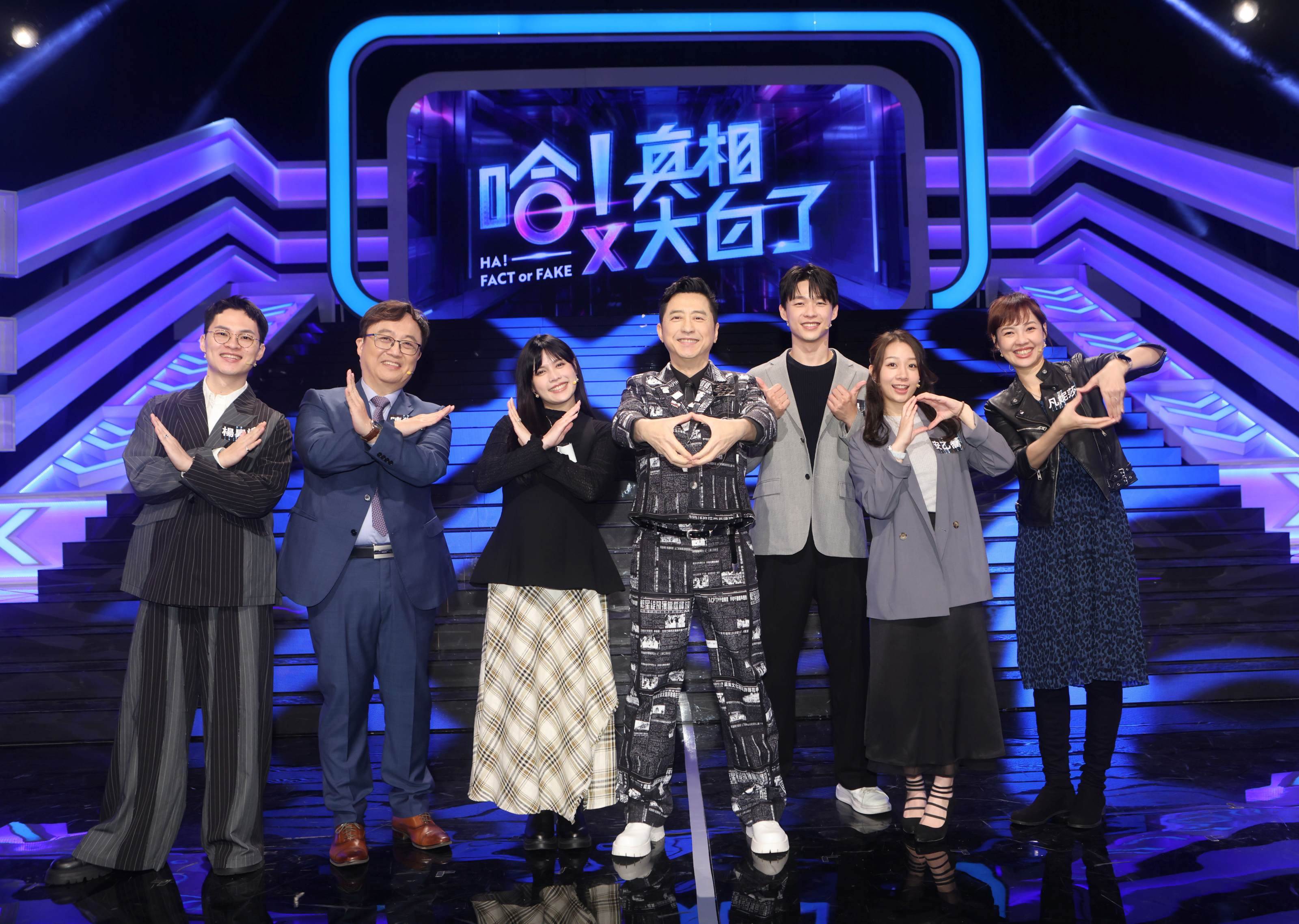 藝人夏宇童、楊昇達、安乙蕎、醫師陳保仁、炫晨與「月經教主」凡妮莎齊上哈林節目。（圖／公視提供）