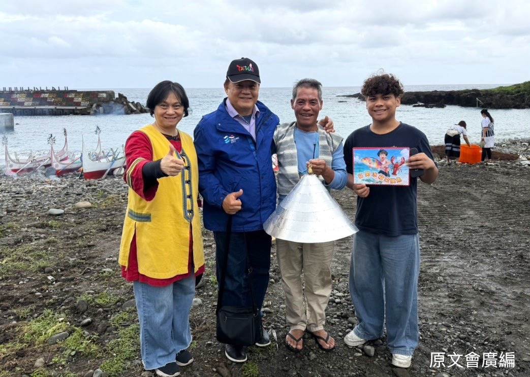 《打開冰箱來摸魚》製作團隊親赴蘭嶼，進行達悟雅美人「招魚祭」田野採訪，迎接飛魚季的到來。(圖／原文會提供)
