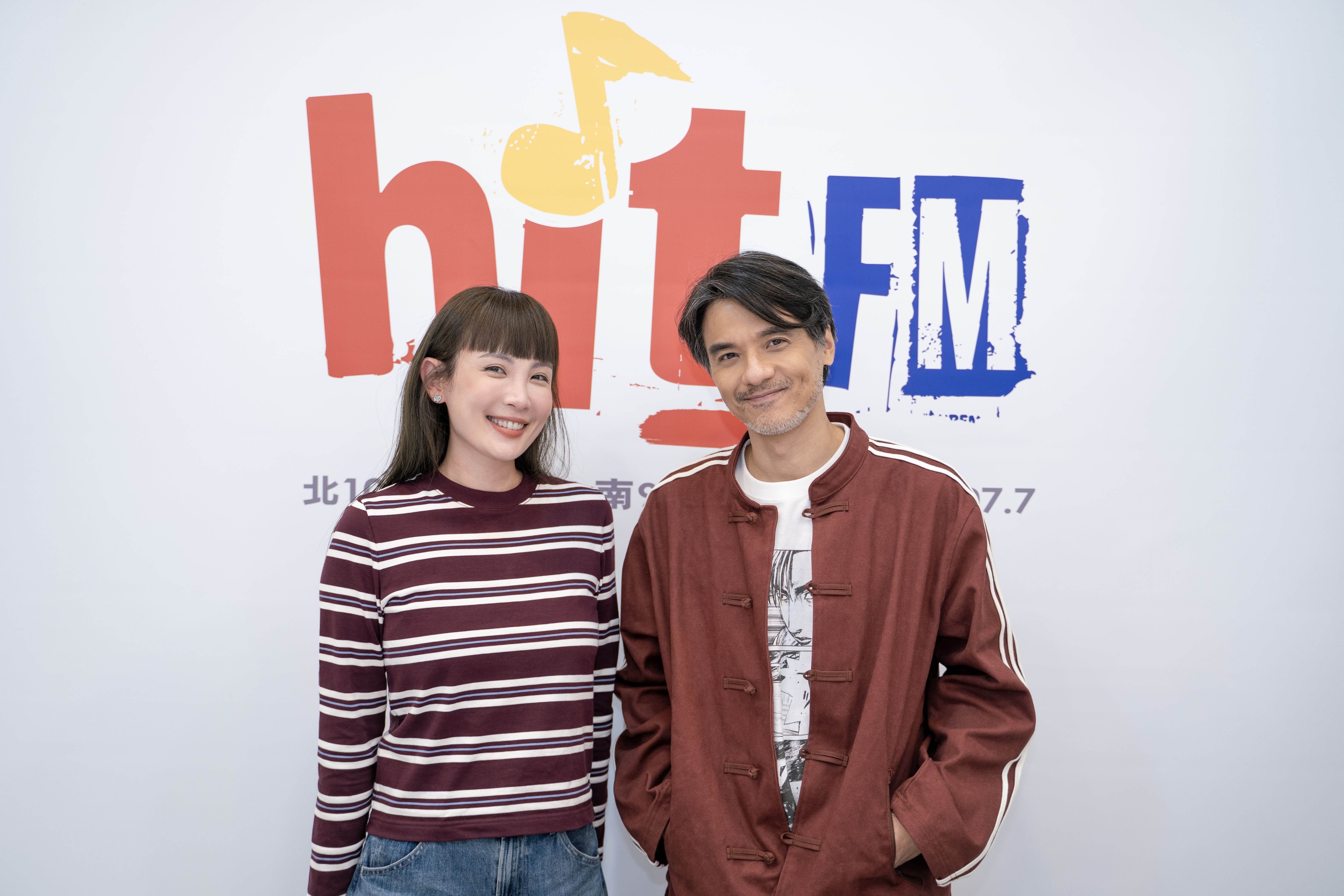馮德倫（右）作客Hit Fm聯播網「OH夜DJ」waa魏如萱節目。（圖／Hit Fm聯播網提供）