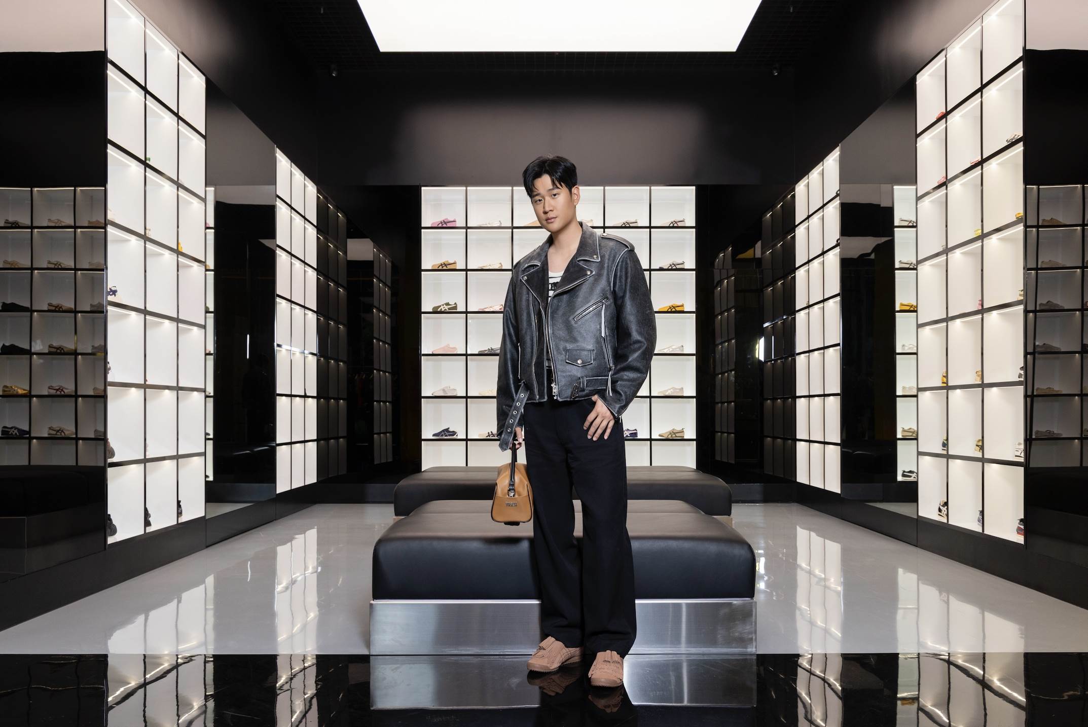 歌手周興哲參加品牌活動時候，提及兵役問題尷尬不回應。（圖／品牌提供）