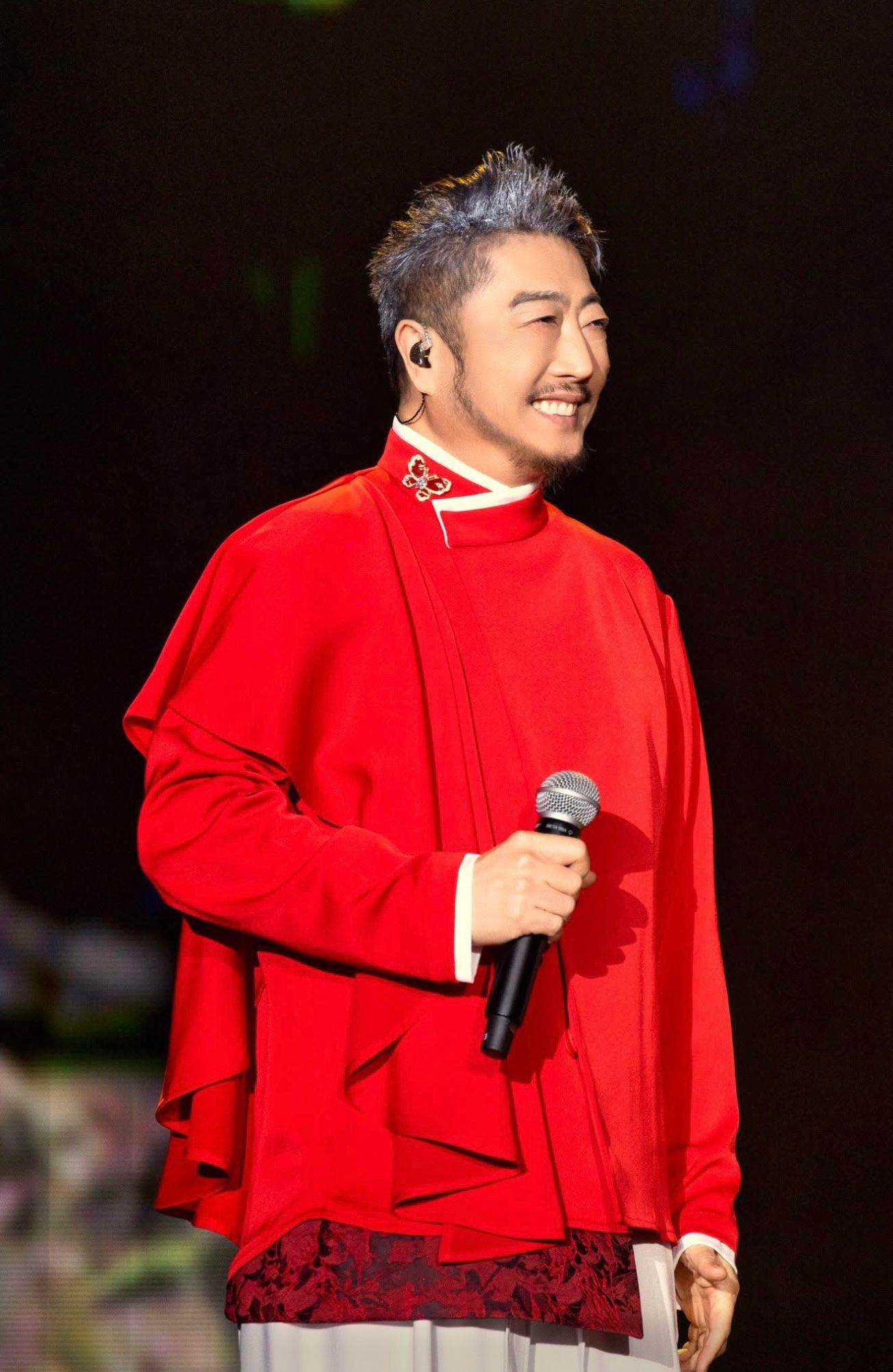 小蟲以是華語歌壇音樂大師，其創作曲傳唱度高。（圖／小蟲提供）