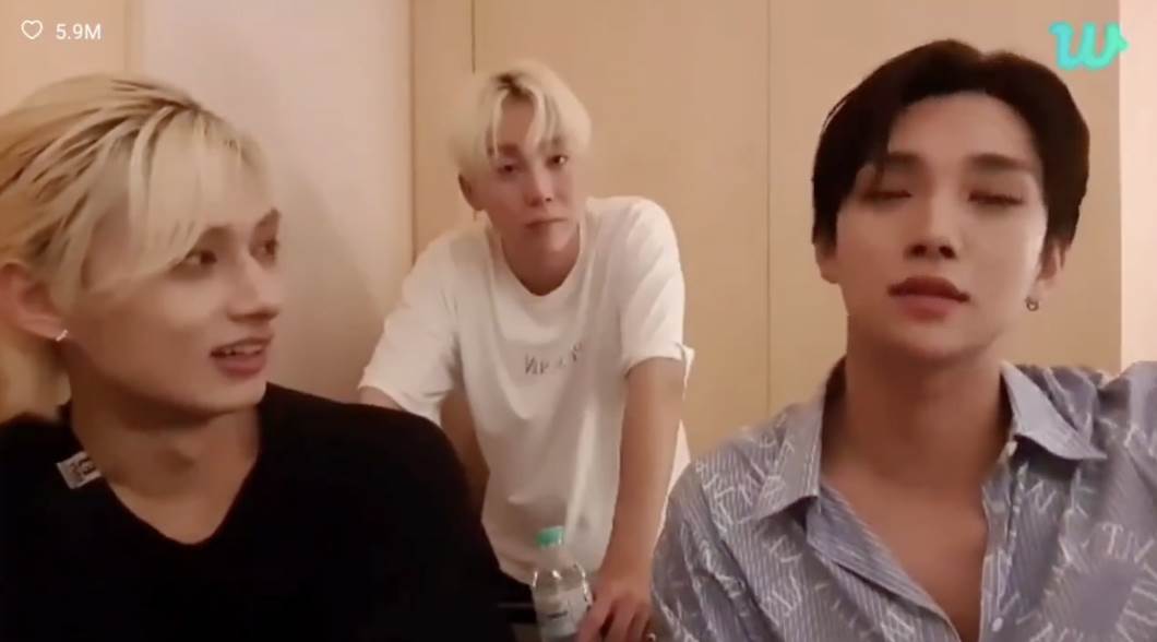 南韓男團<a href='https://star.ebc.net.tw/search/tags/SEVENTEEN/' target='_blank'>SEVENTEEN</a>的<a href='https://star.ebc.net.tw/search/tags/Joshua/' target='_blank'>Joshua</a>（洪知秀，右一）在2022年去到馬尼拉，也遭到計程車司機坑錢。（圖／翻攝自weverse）