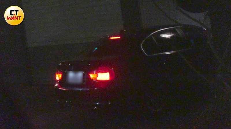 本月7日晚間8點39分，貢丸的BMW再度造訪峮峮家。（圖／CTWANT）