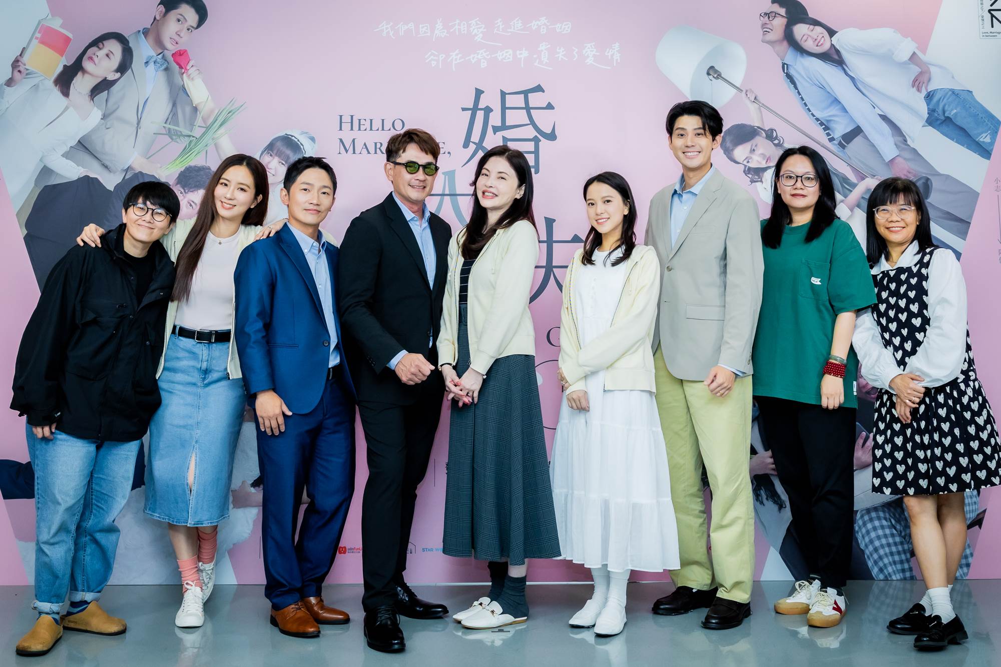 導演吳維緯（左起）、周曉涵、蔡昌憲、柯叔元、何如芸、項婕如、李玉璽、總製作人章依婷、監製王莉茗。（圖／艾彼新創提供）