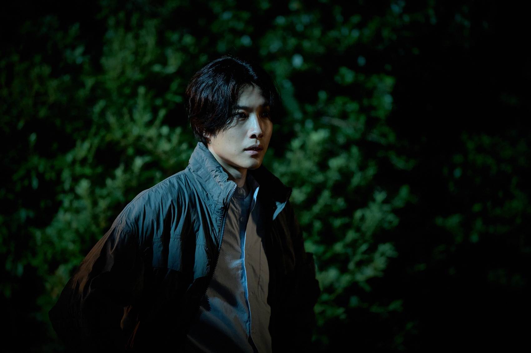 恐怖鉅獻《殺木池：鬼水禁地》李鐘圓在本作中與金惠奫一起前往殺木池。（圖／車庫娛樂提供）