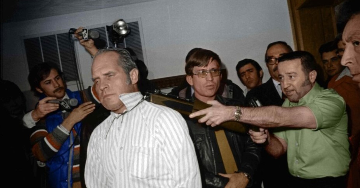 電影改編自1970年代震撼全美的真實挾持事件，此為當時真實新聞畫面。（圖／CATCHPLAY+）