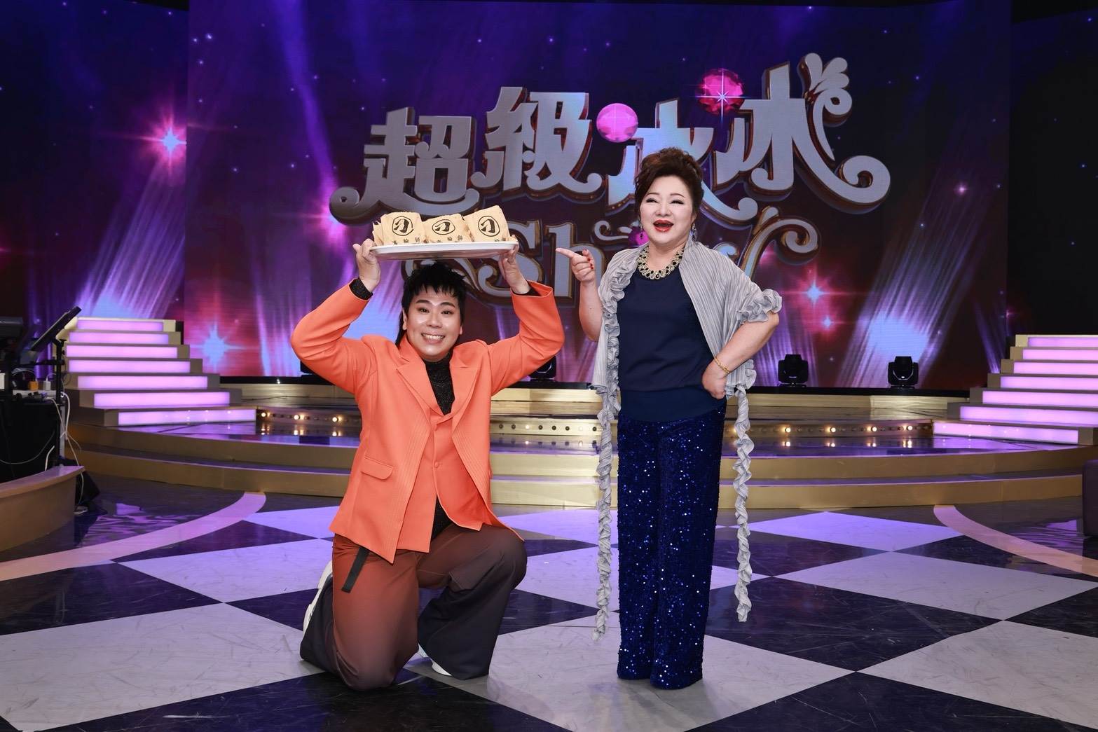 邵大倫突下跪向白冰冰請罪。（圖／民視提供）