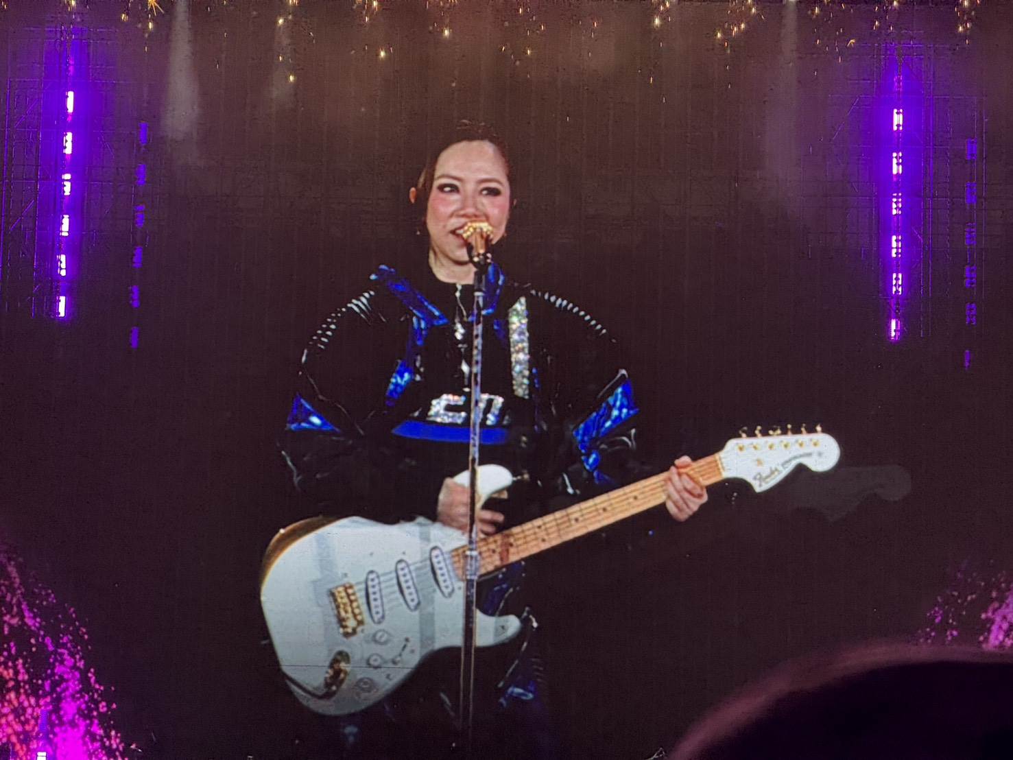 鄧紫棋前兩天抵台時發現自己的喉嚨很乾。（圖／讀者提供）