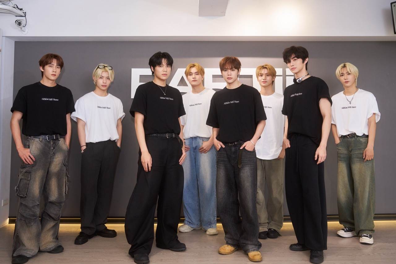 ARKis成員Vin（左起）、李東翰、Mikey、鄭彫秦、Alex、李定、禾雁凱和黃崇峻將在5月9日舉辦首場專場演唱會。（圖／量籽計畫提供）