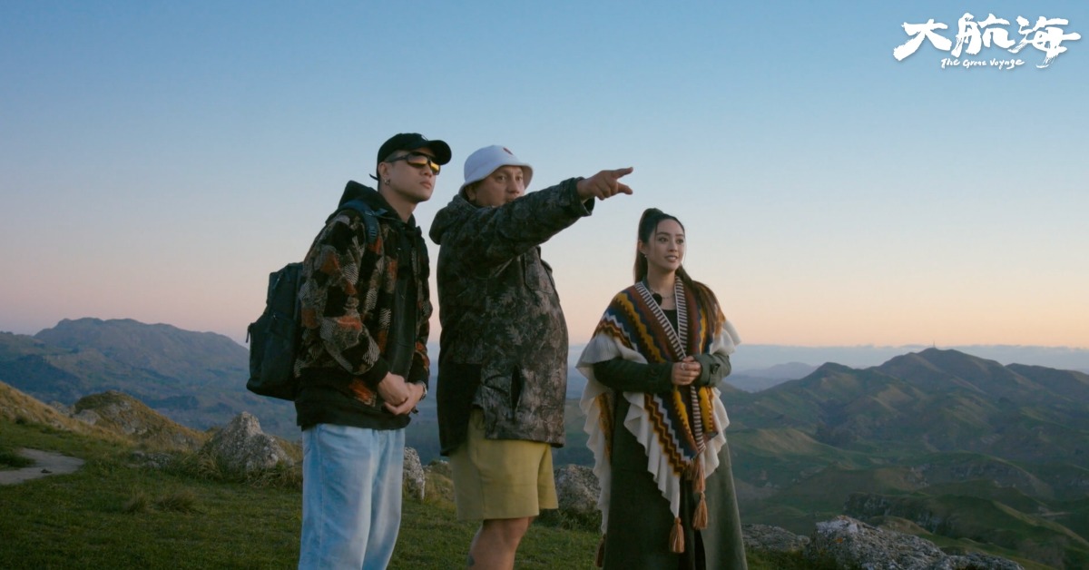 阿美族代表舞思愛（右）與阿蘭AC（左），拜訪紐西蘭毛利族嘻哈歌手Tipene Harmer（中）。（圖／阿洛無限提供）