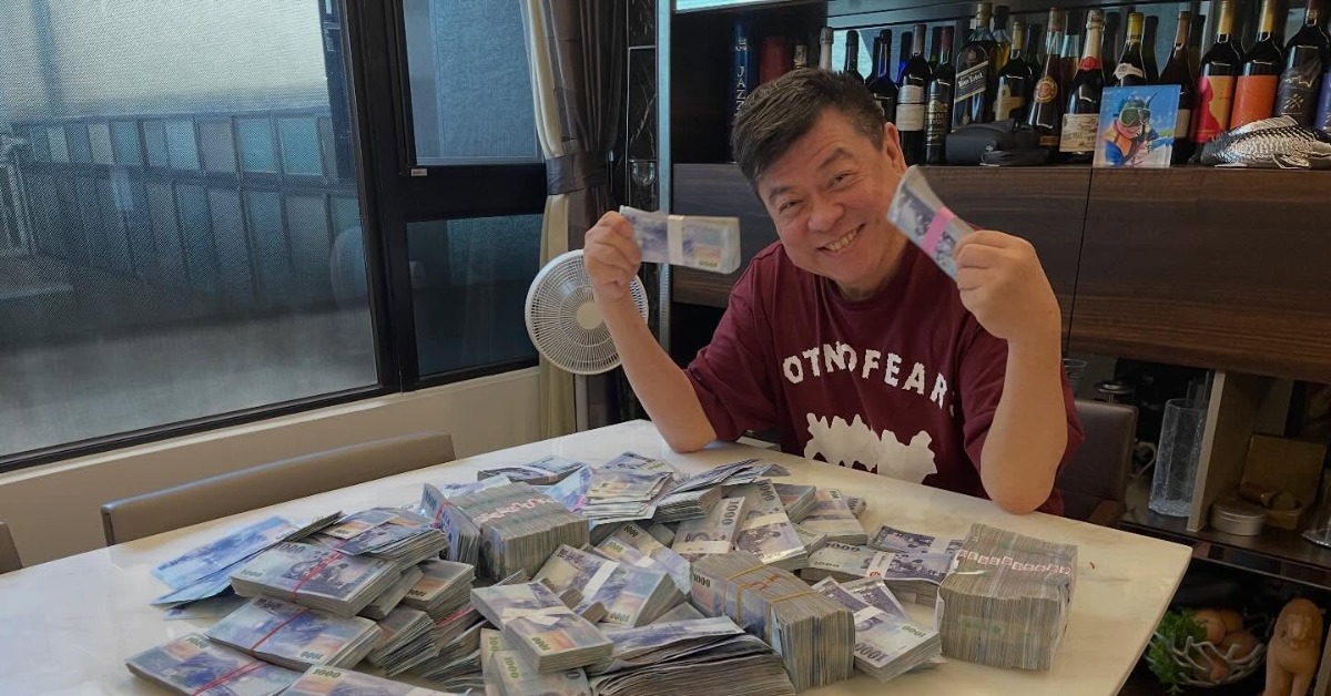 孫德榮近日現身火鍋店打工。（圖／翻攝自孫腫來了臉書）