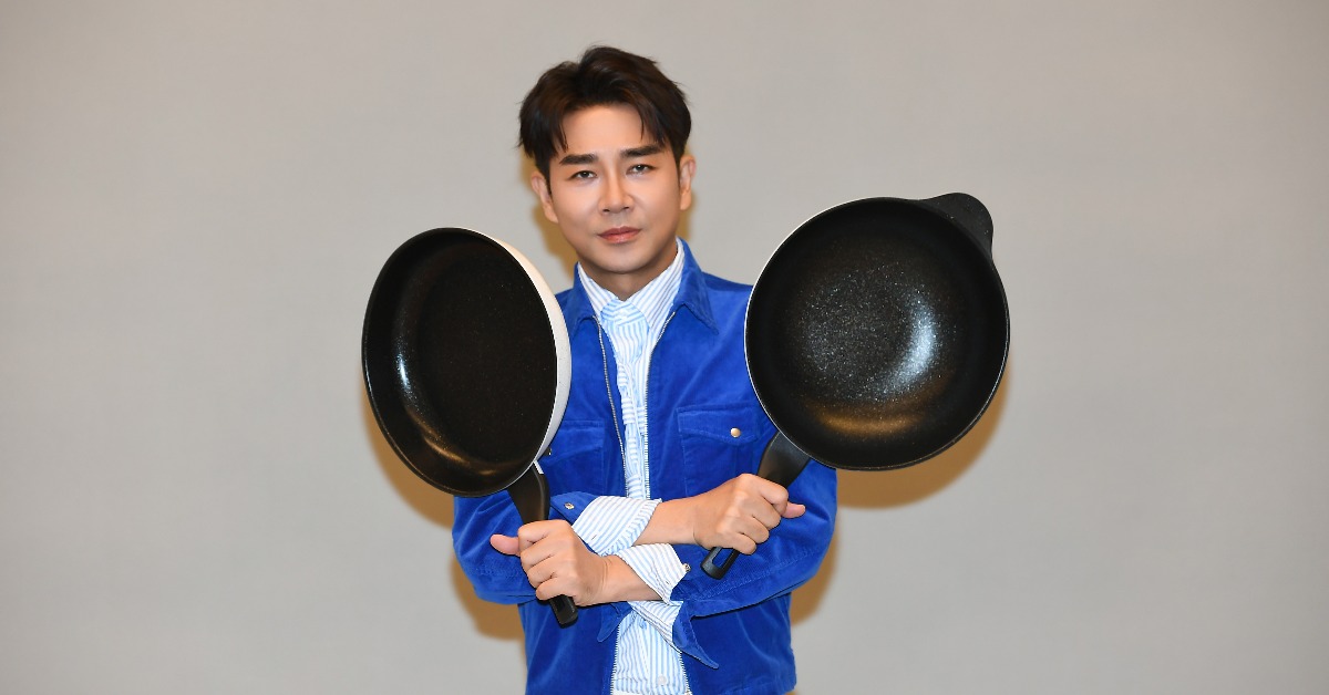 謝承均代言鍋具，承諾不拍戲就來學做菜。（圖／三立提供）