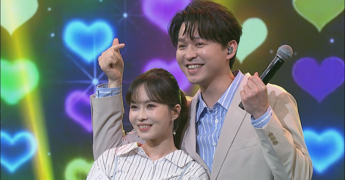 杜忻恬(左)與李子森是節目中的CP組合。（圖／中視提供）