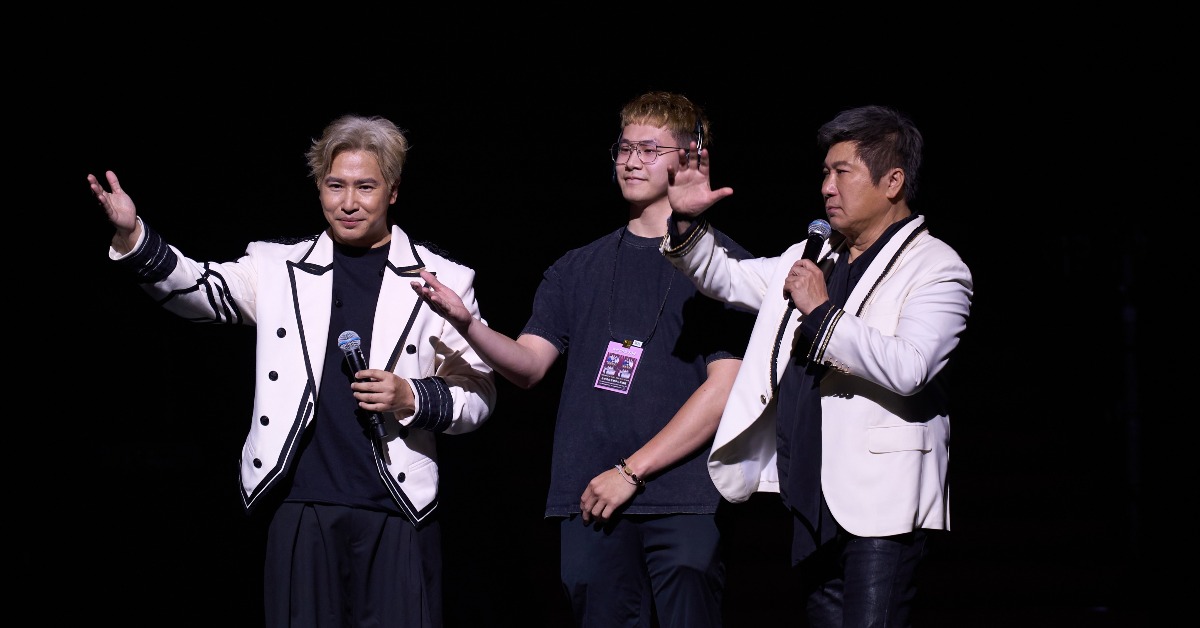 主持人胡瓜與歐漢聲在台上介紹璽皓是台灣之光。（圖／懸浮提供）