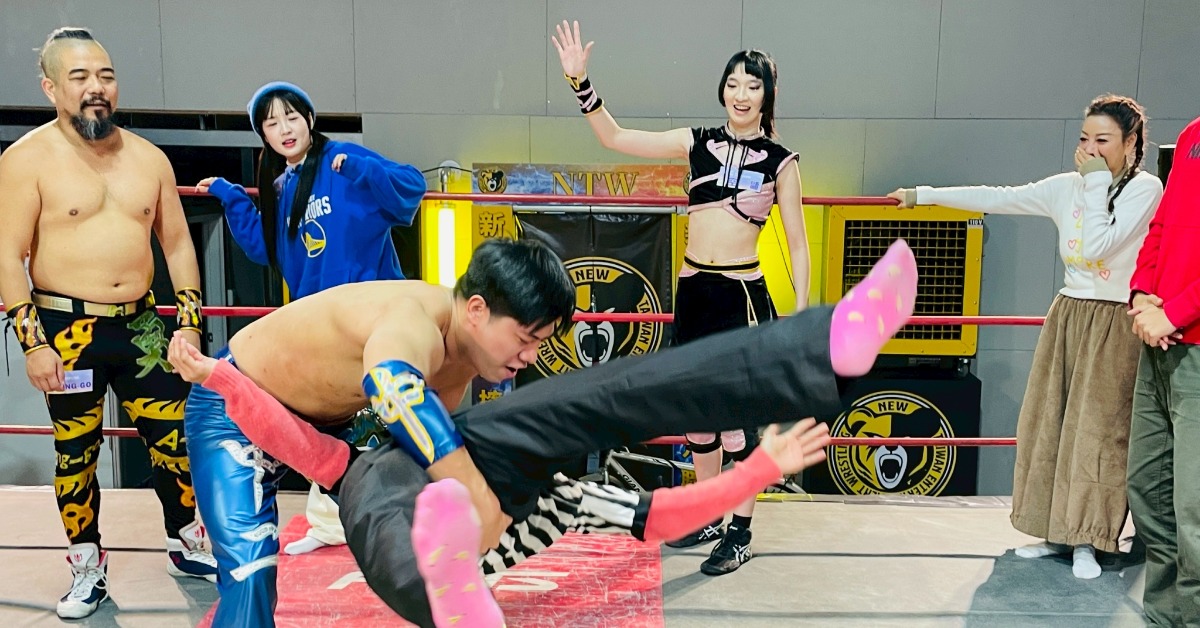 阿翔身體被360度翻摔。（圖／民視提供）