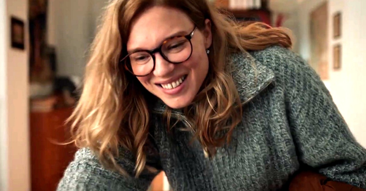 蕾雅瑟杜隔空指導梁朝偉《你是不會當樹嗎》助銀杏樹完成性體驗。（圖／海鵬影業）