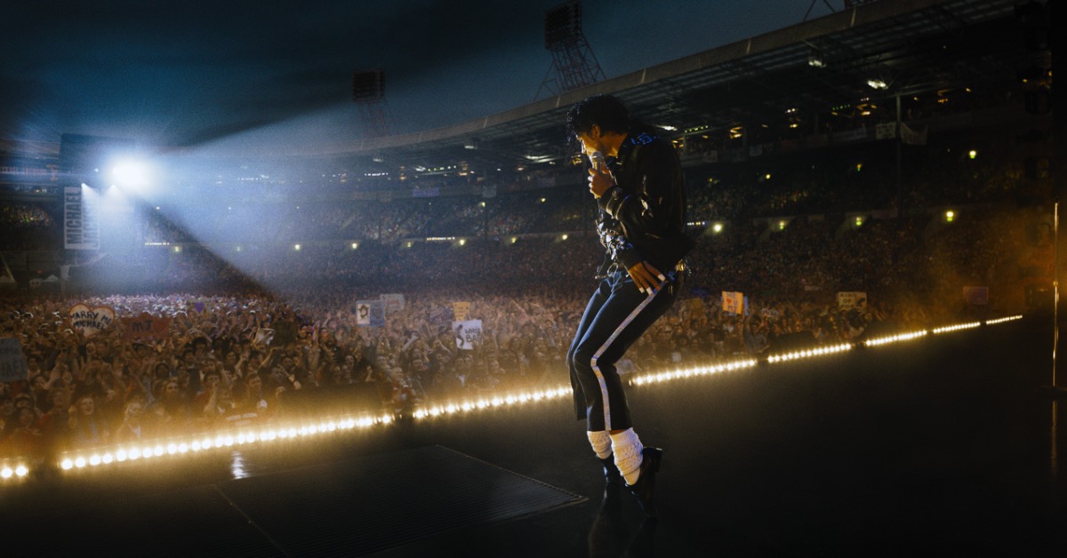 《麥可傑克森》電影講述麥可傑克森在音樂之外的人生旅程。（圖／UIP）