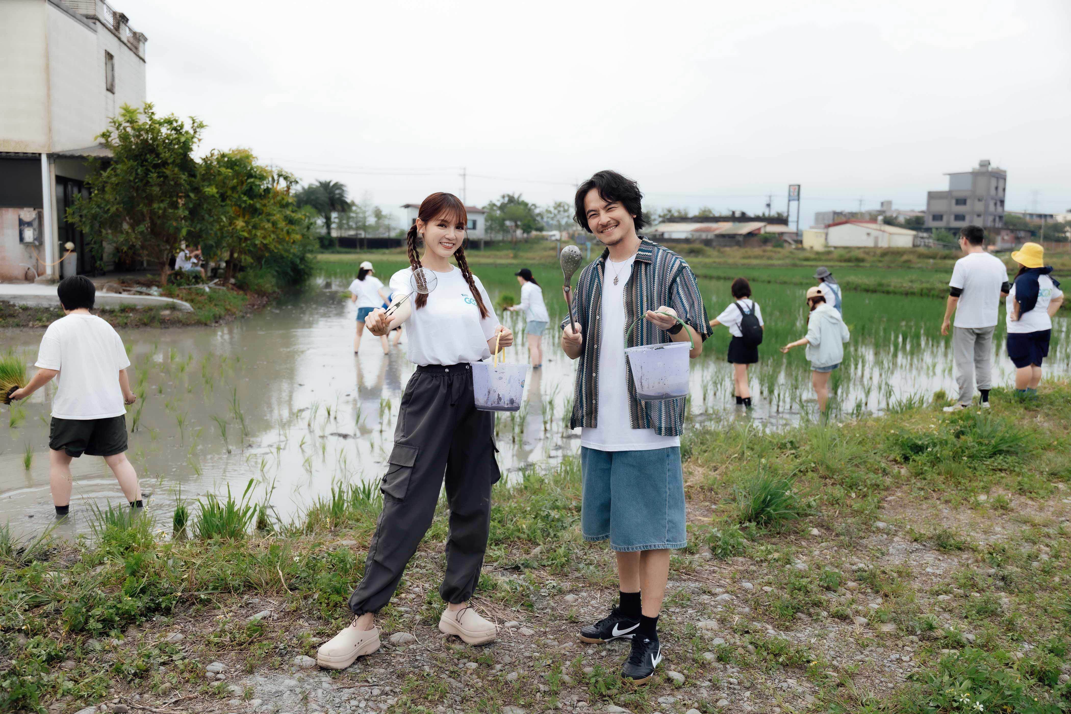 Dora謝雨芝及楊銘威分享下田體驗插秧的心得。（圖／TVBS提供）