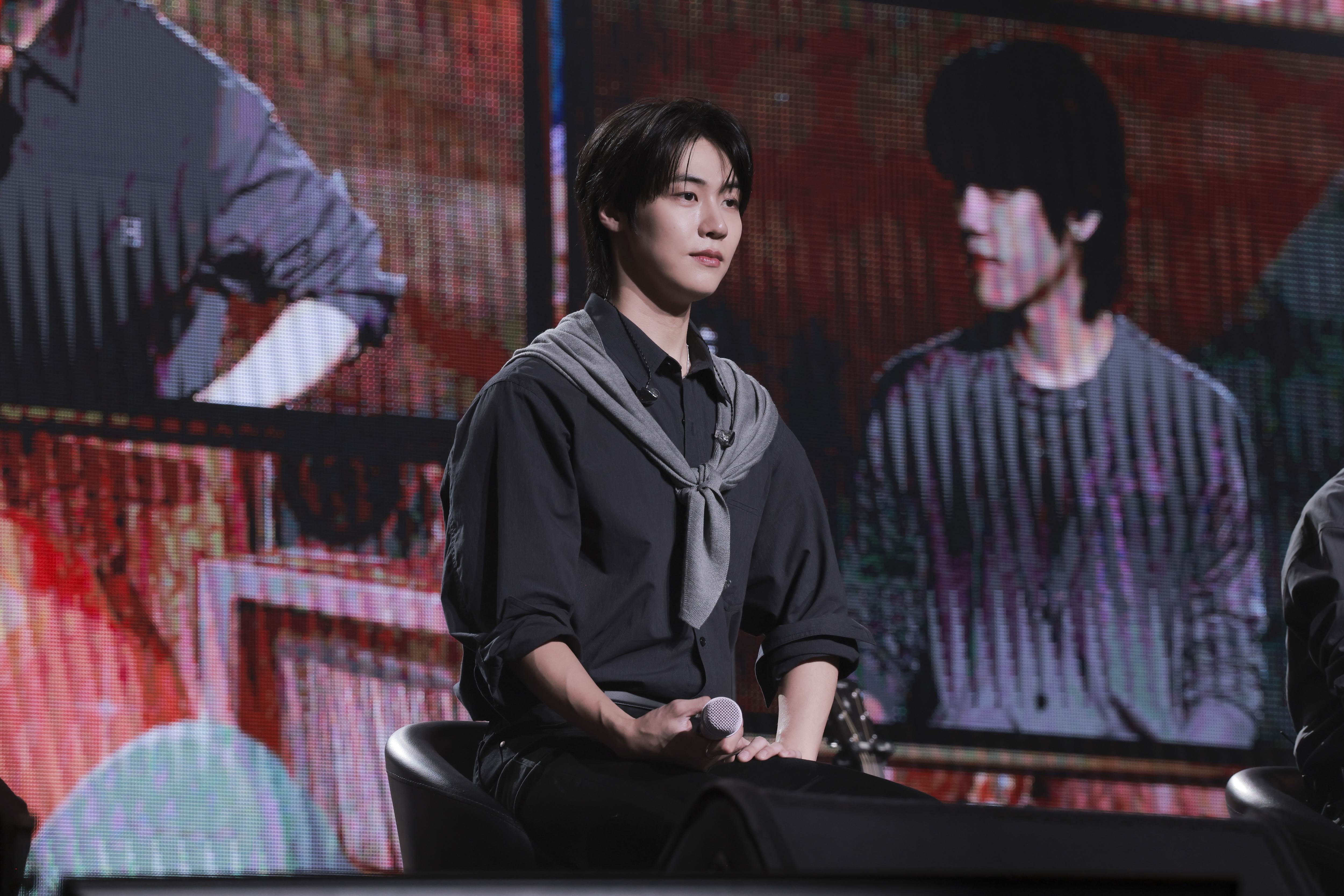 南韓樂團N.Flying李承協深情詮釋個人單曲〈Last Spring〉，以溫柔嗓音與細膩情感，展現成熟又沉穩的舞台魅力。（圖／SHOWOFFICE提供）