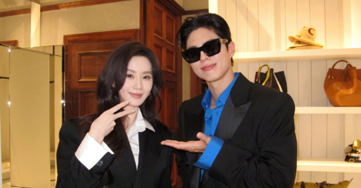 韓國男星朴寶劍和中國女星劉詩詩在品牌活動上合體。（圖／翻攝自劉詩詩微博）