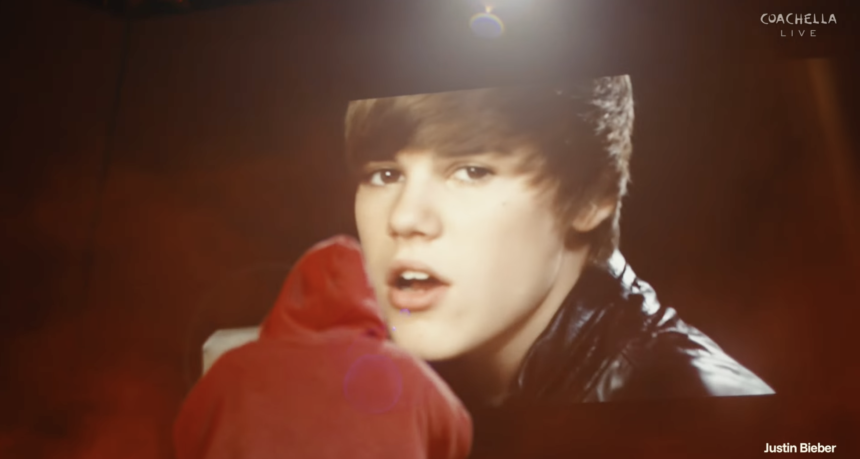 小賈斯汀在科切拉音樂節演唱成名曲。（圖／翻攝自YouTube @ Coachella）