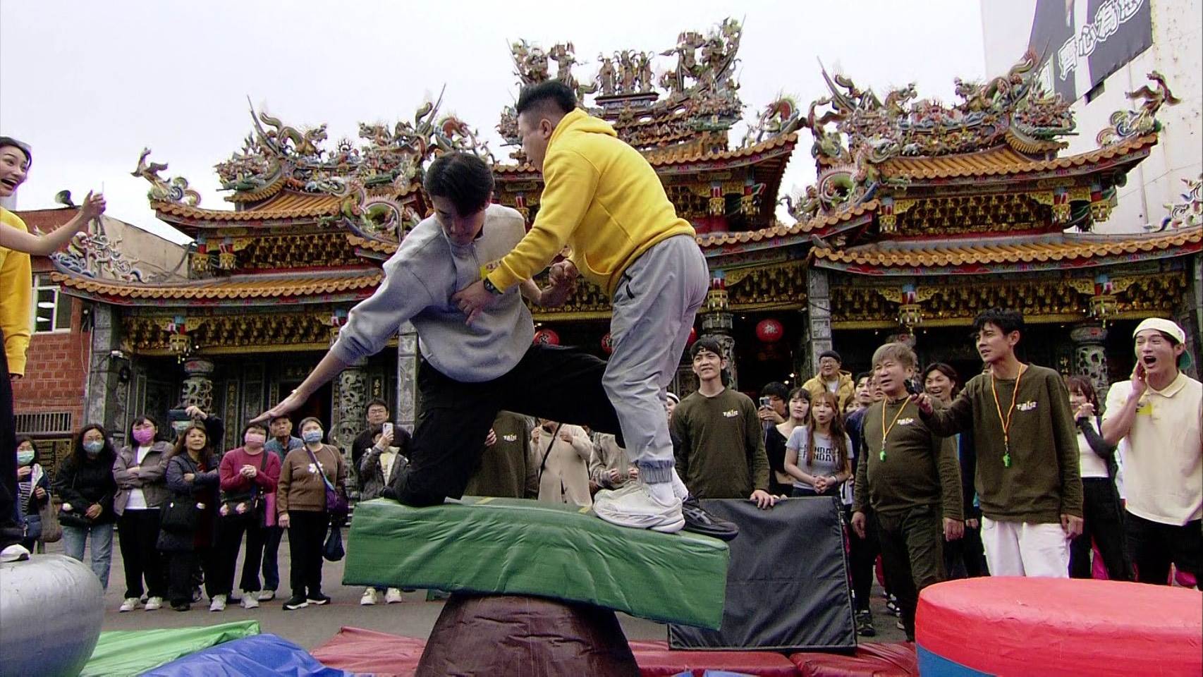 <a href='https://star.ebc.net.tw/search/tags/董至成/' target='_blank'>董至成</a>久久無法順利通關。（圖／民視提供）