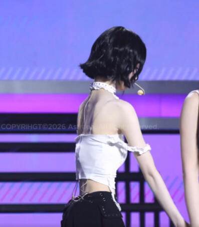 女團tripleS成員采湲（채원）瘦成皮包骨，讓外界擔憂其身體健康。（圖／翻攝自X）