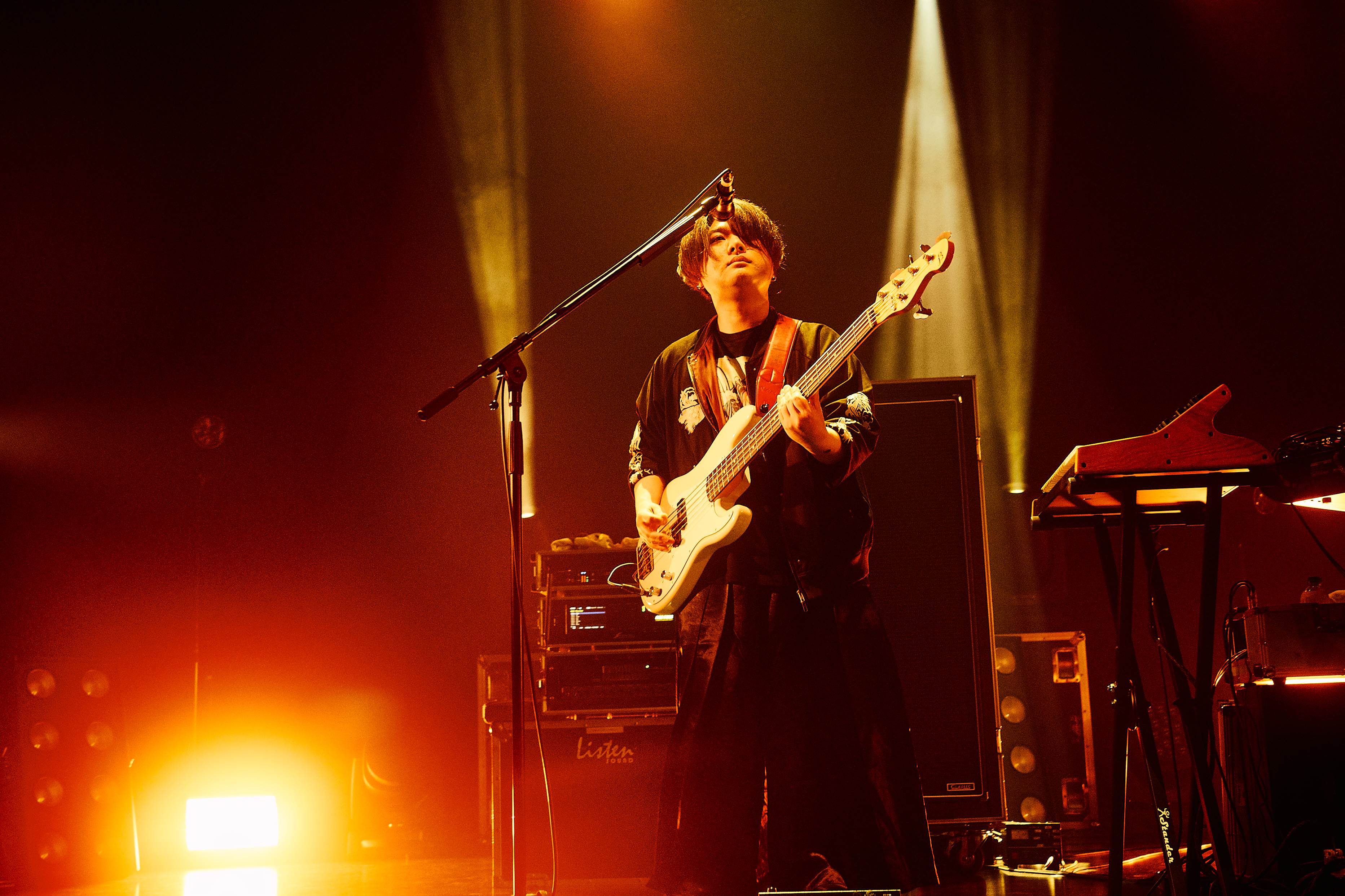 日本超人氣搖滾樂團「通心粉鉛筆」（マカロニえんぴつ）貝斯手高野賢也。（圖／Daisuke Sakai提供）