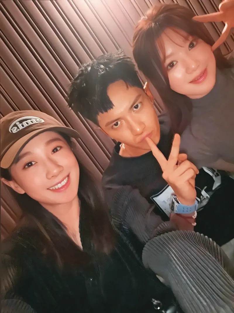 據悉柯震東（中）母親在聚會中提及舒華（右）。左為方志友。（圖／翻攝自方志友IG）