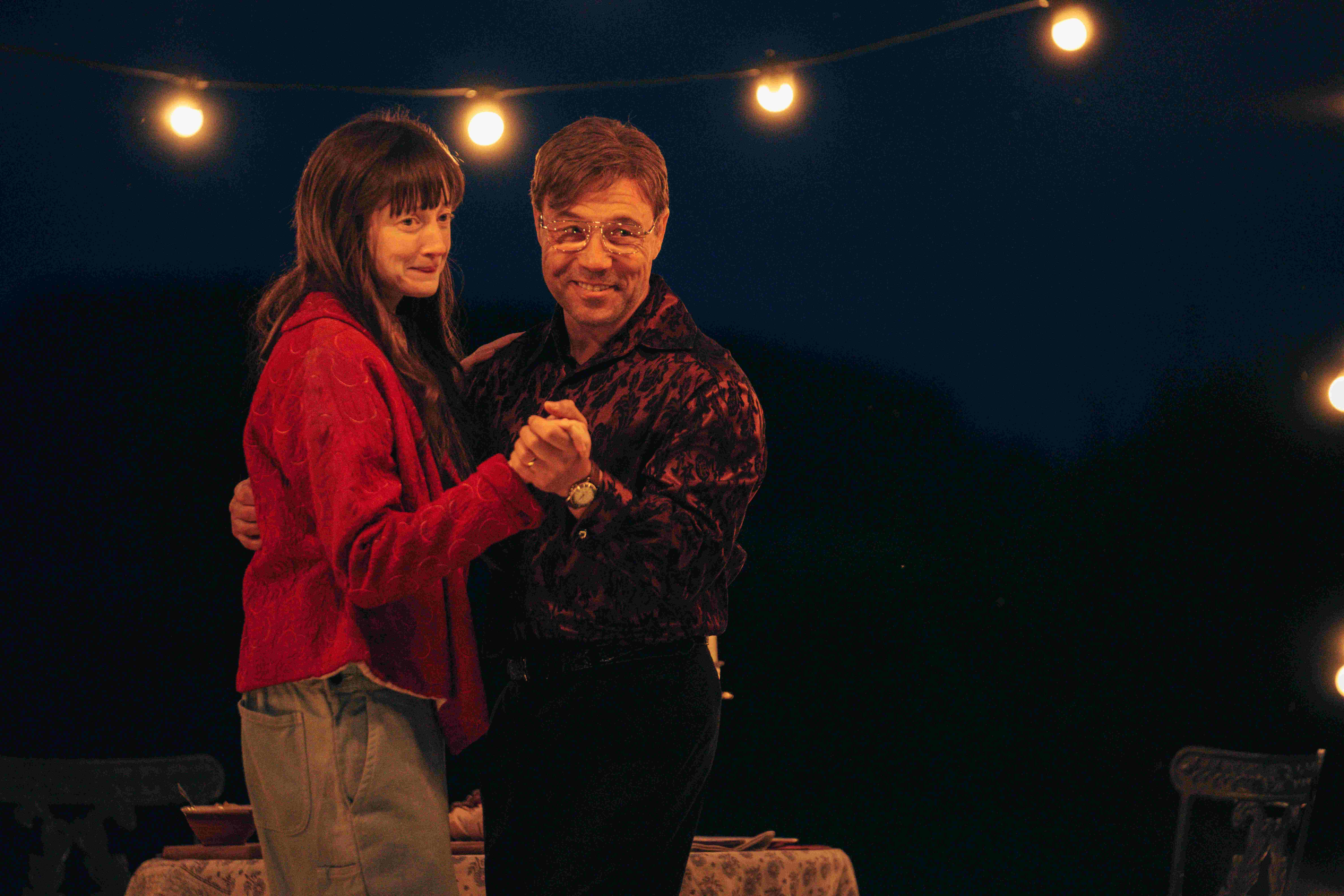 史蒂芬葛拉翰、安德麗亞瑞斯波羅格 兩人一冷一熱的表演張力，構築出一對既溫柔又令人戰慄的完美父母。（圖／CATCHPLAY+）