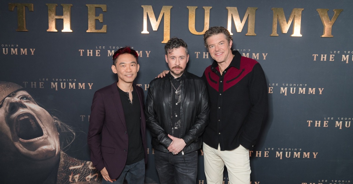 「鬼王」溫子仁（左）與「恐怖片大師」傑森布倫（右）為名導李克寧新作《李克寧 墓乃伊》站台。（圖／華納兄弟）