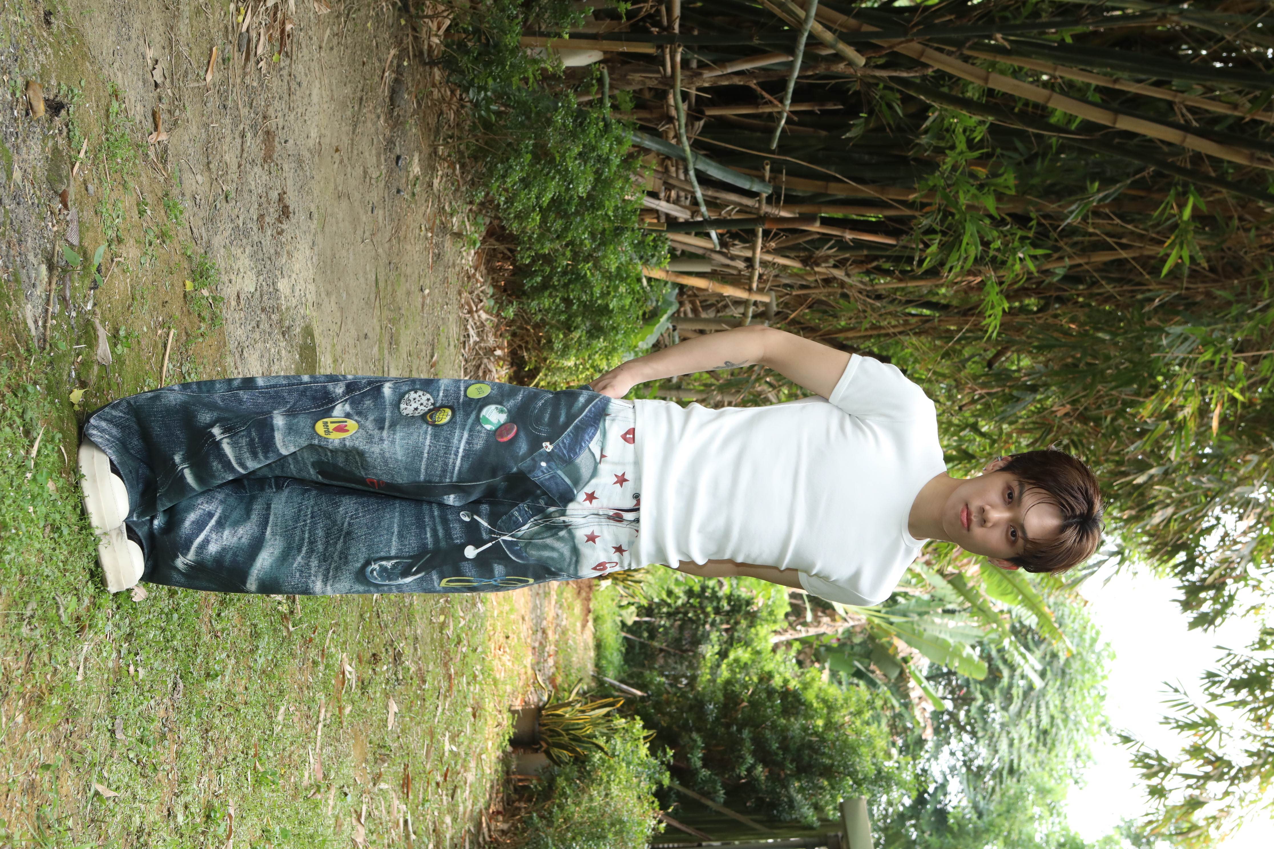 益極娛樂旗下歌手8lak張鈞曾將刺女友名字，隔天得知對方劈腿。（圖／益極娛樂提供）