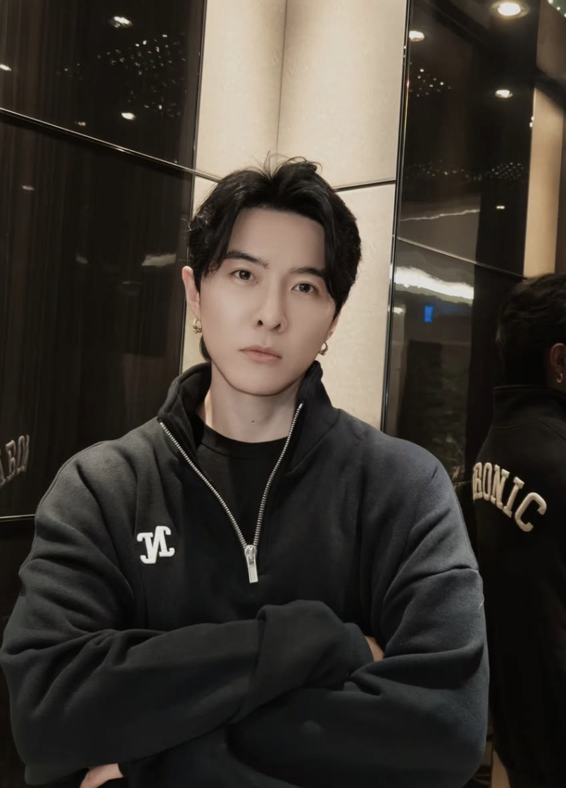 唐禹哲曬<a href='https://star.ebc.net.tw/search/tags/出門照/' target='_blank'>出門照</a>被虧是出門自首。（圖／翻攝自唐禹哲IG）