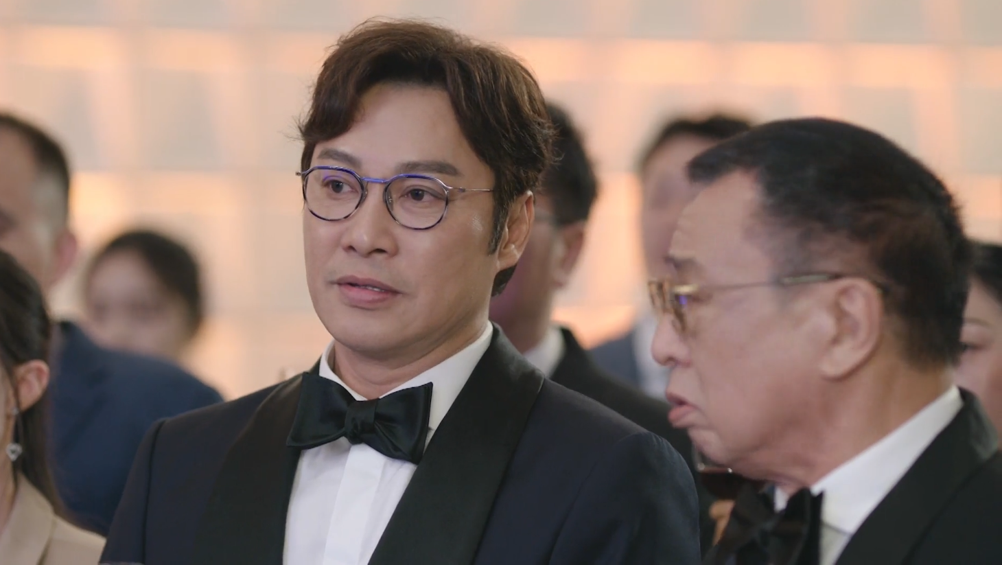 金馬男配譚耀文（左）睽違20年重返TVB，《正義女神》再度合體佘詩曼，右為許紹雄。（圖／台灣大哥大MyVideo）