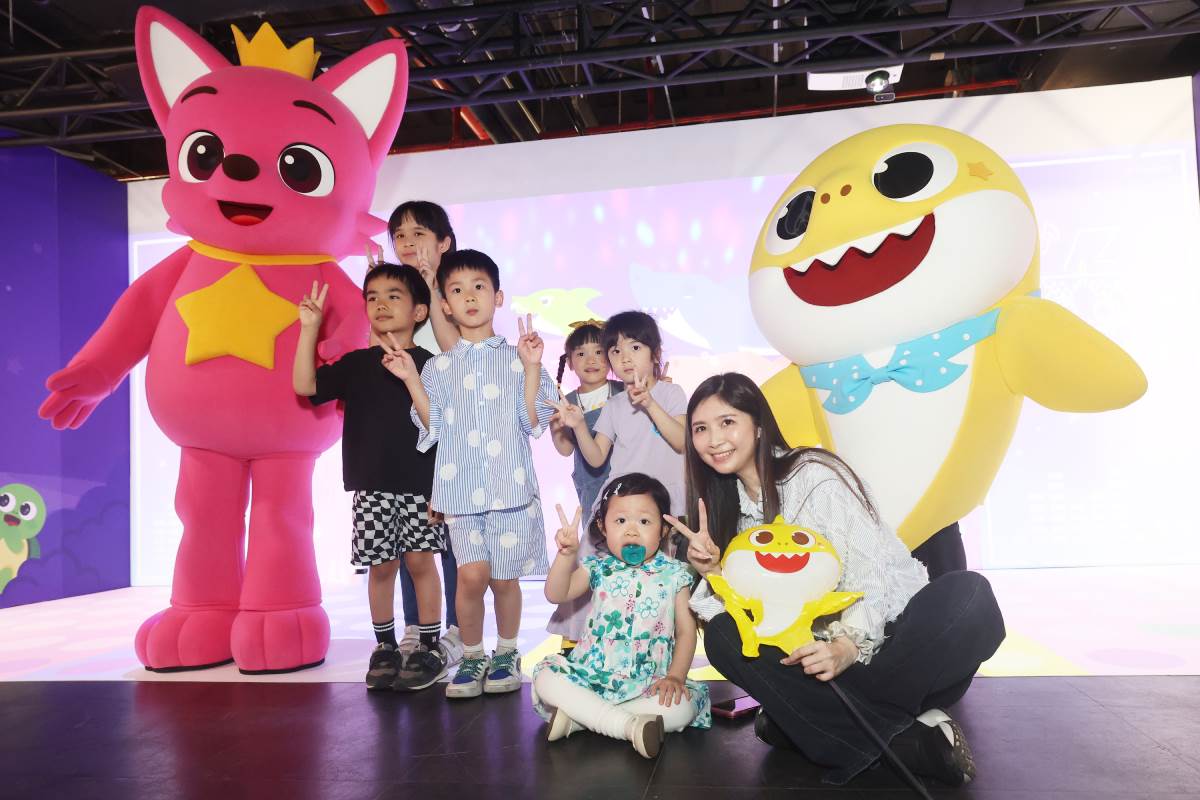 樂樂(左起前)、Mia 、陳高、哈哈小主、陳紹、湘荷妹妹與湘荷媽媽開心合影。（圖／富邦兒少內容有限合夥、 綠雷德創新股份有限公司提供）