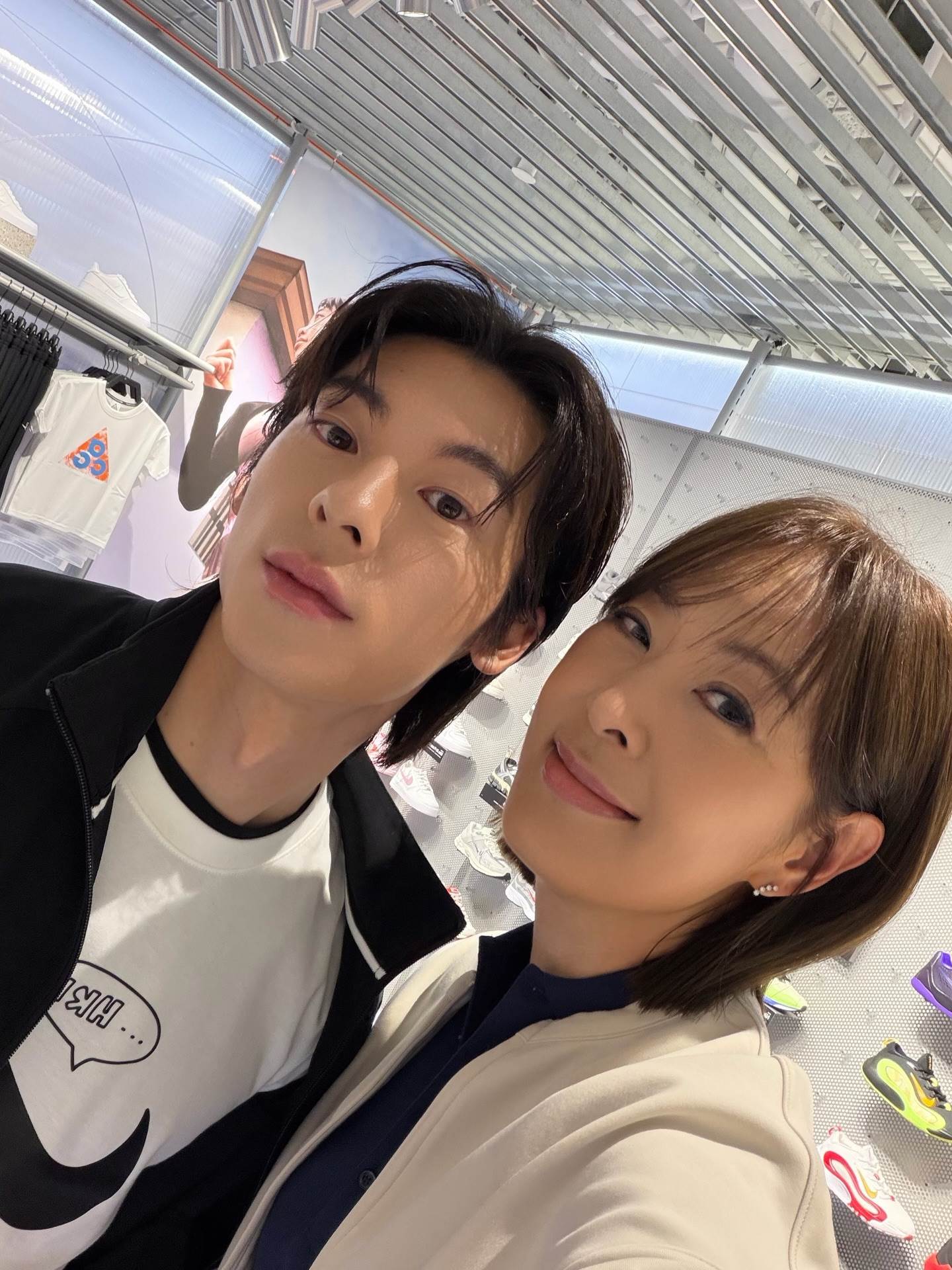 賈永婕緊跟時事，曬出和許光漢合照和子瑜<a href='https://star.ebc.net.tw/search/tags/媽媽/' target='_blank'>媽媽</a>「宣戰」。（圖／翻攝自賈永婕臉書）