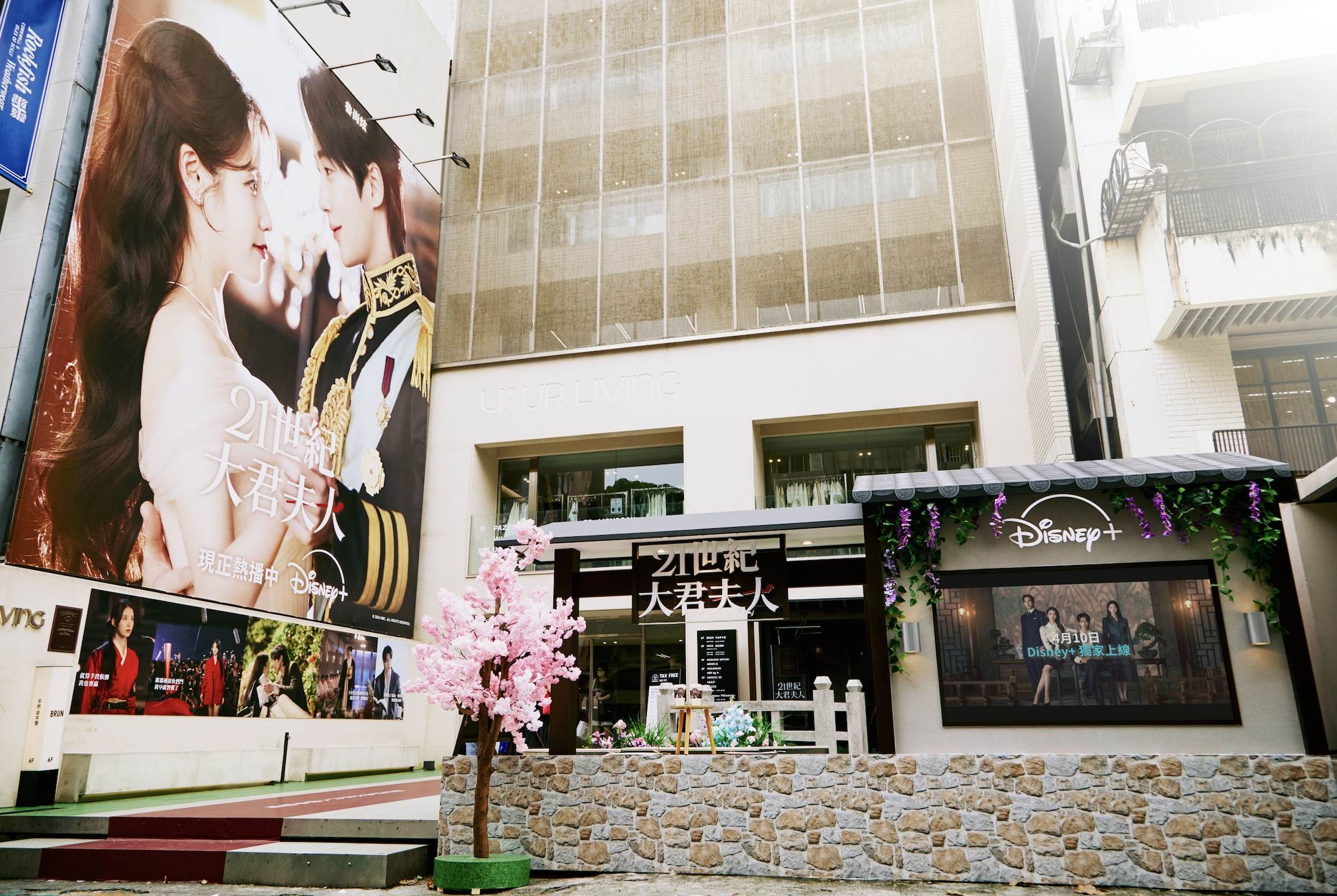 Disney+ 於台北中山區打造「《21世紀大君夫人》沉浸式快閃店」帶觀眾走入大君的庭園。（圖／Disney+提供）