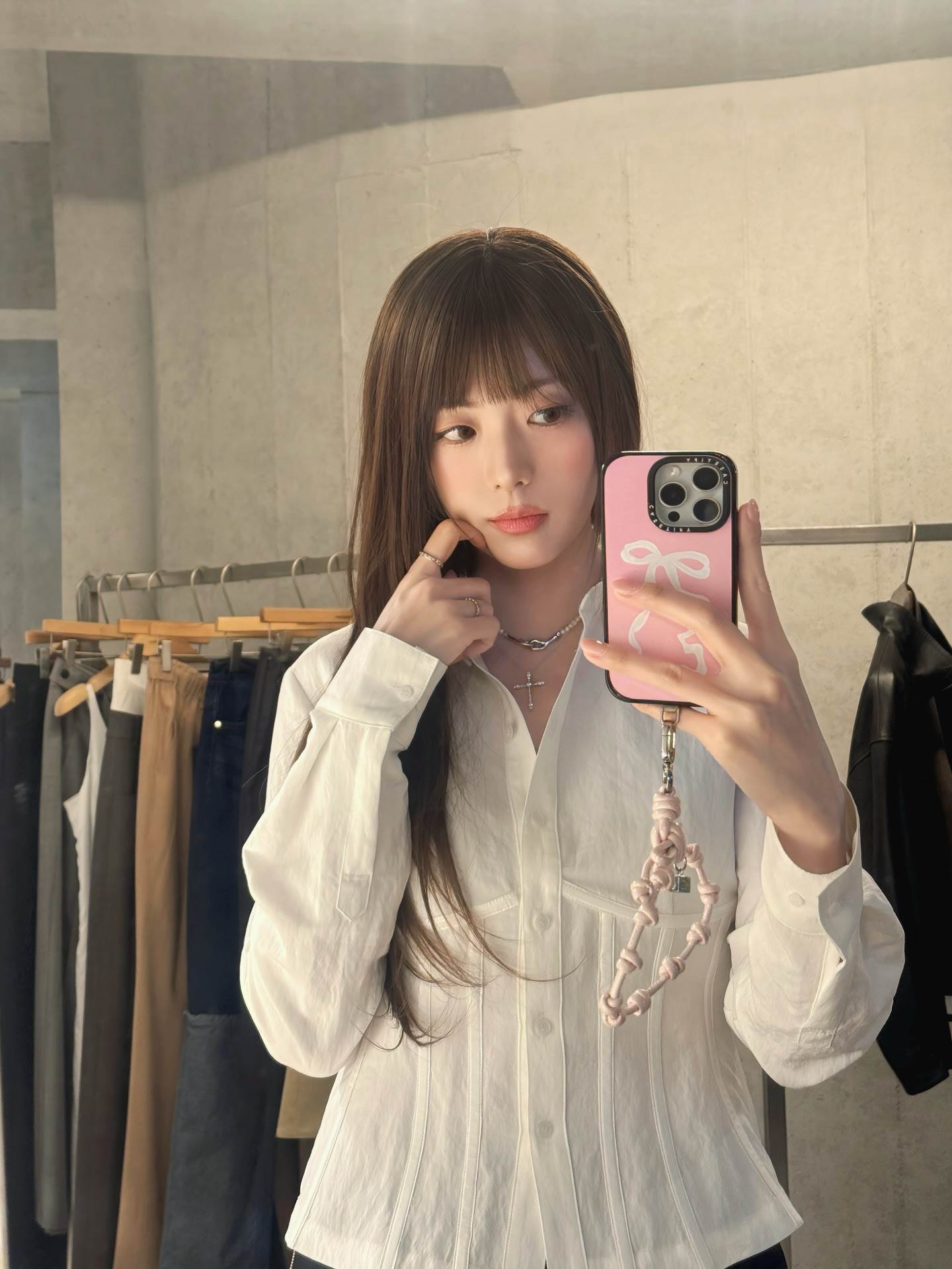 金政勳（김준형）爭議不斷，粉絲希望各人做事各人擔，但Jisoo姐姐<a href='https://star.ebc.net.tw/search/tags/金智允/' target='_blank'>金智允</a>（김지윤）卻也無端被罵。（圖／翻攝自金智允IG）