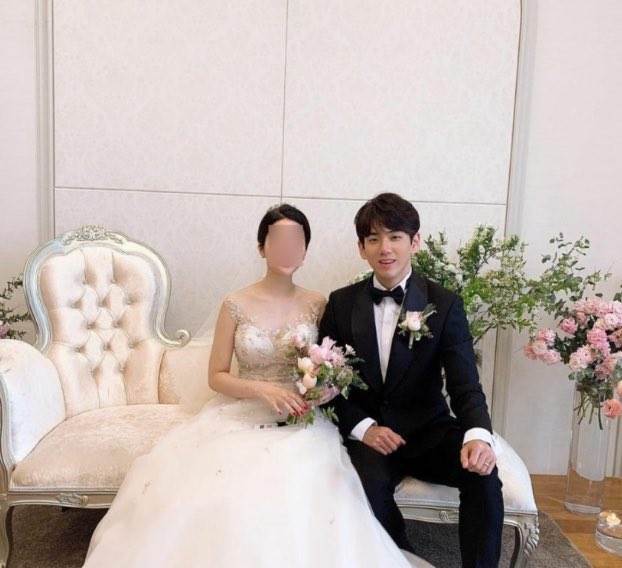金政勳（김준형，音譯）和第一任妻子在2019年結婚。（圖／翻攝自X）