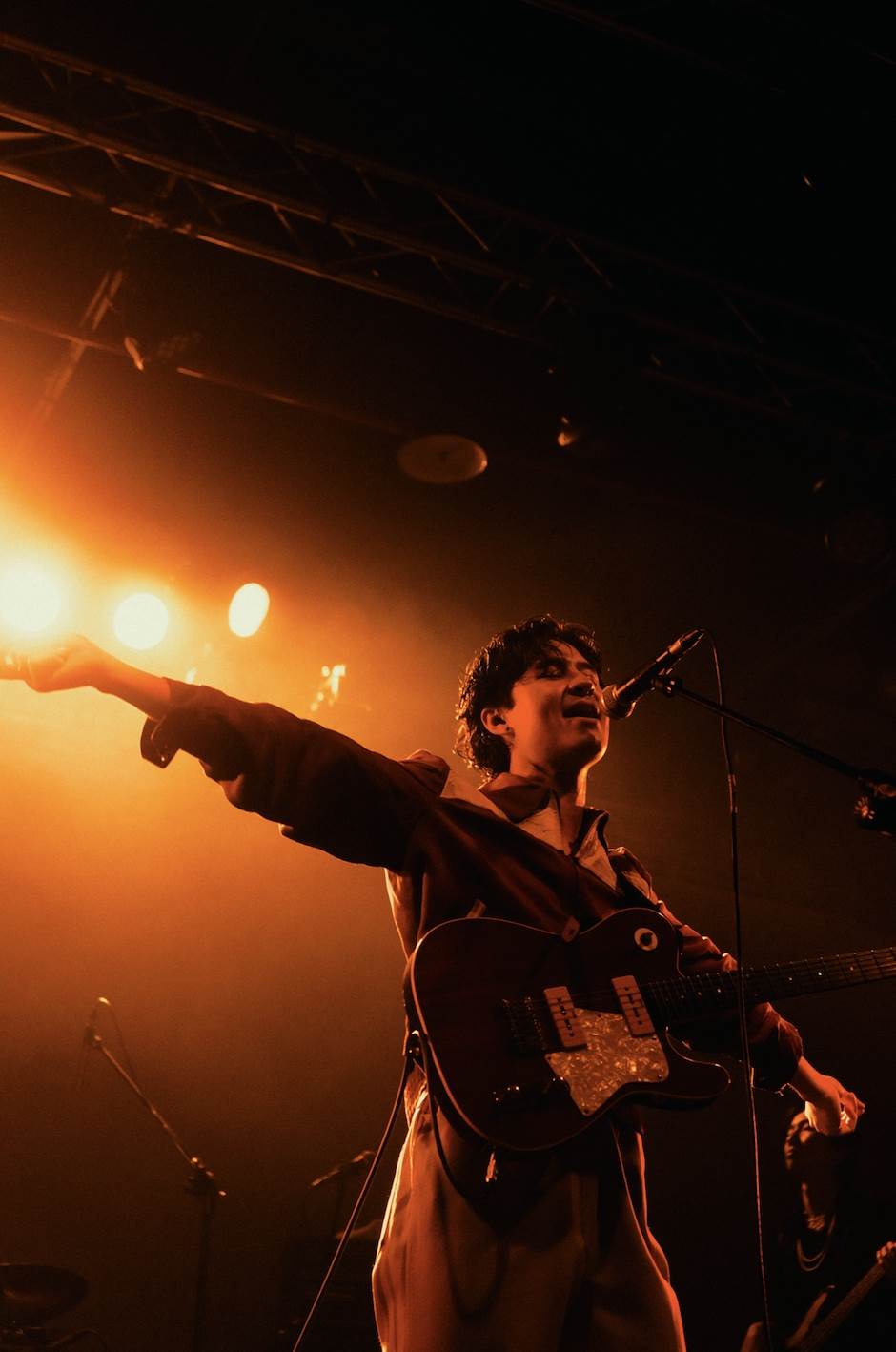 日本樂團Billyrrom主唱ＭoI向樂迷熱情表示真的很開心能來這裡表演。（圖／遠雄創藝提供／演出攝影：Hayato Niiya）