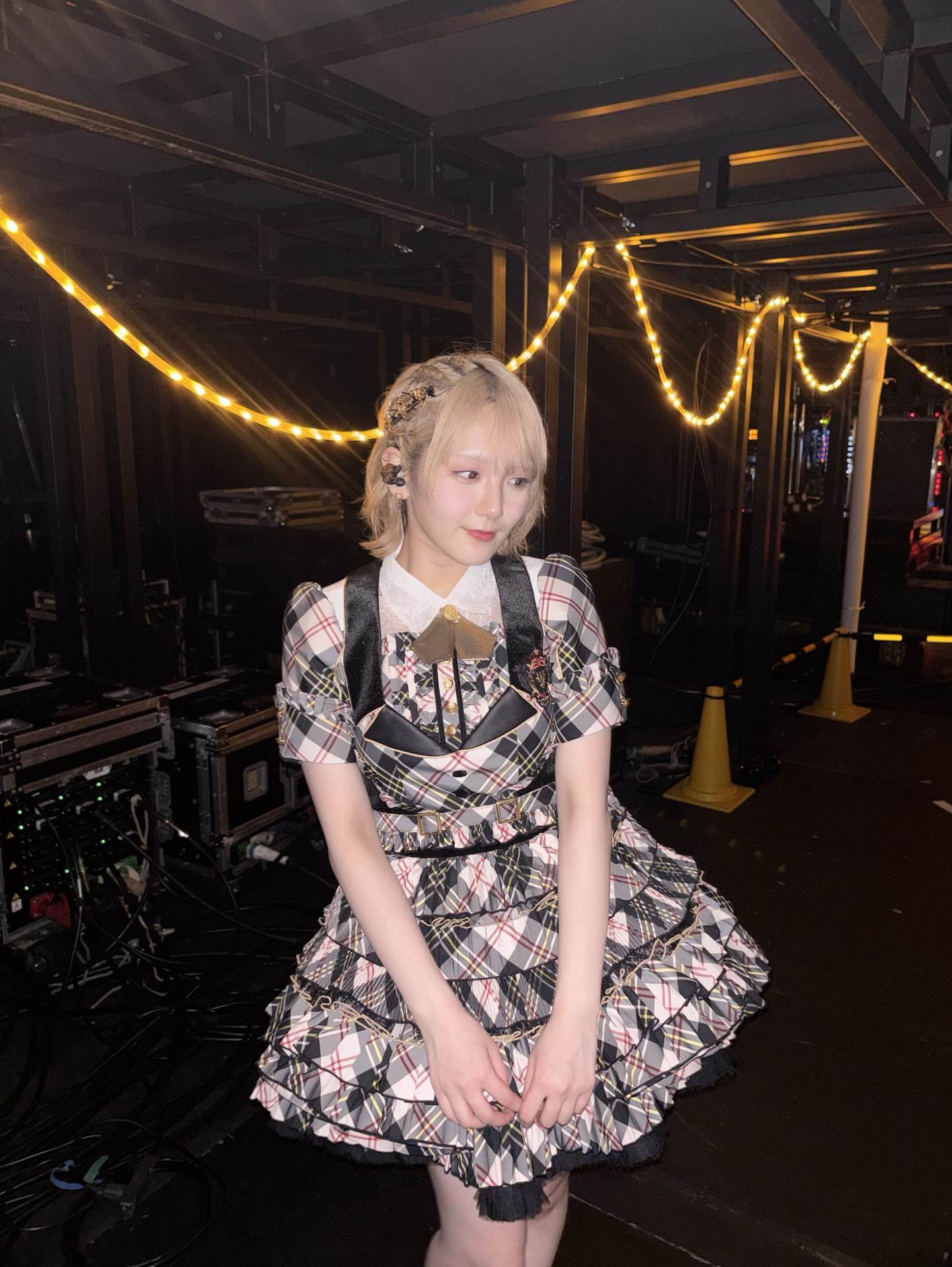 日本女團AKB48鈴木久留美（上）和田口愛佳（下）在影片爆出後，突然宣布畢業消息。（圖／翻攝自向鈴木久留美、田口愛佳 IG）