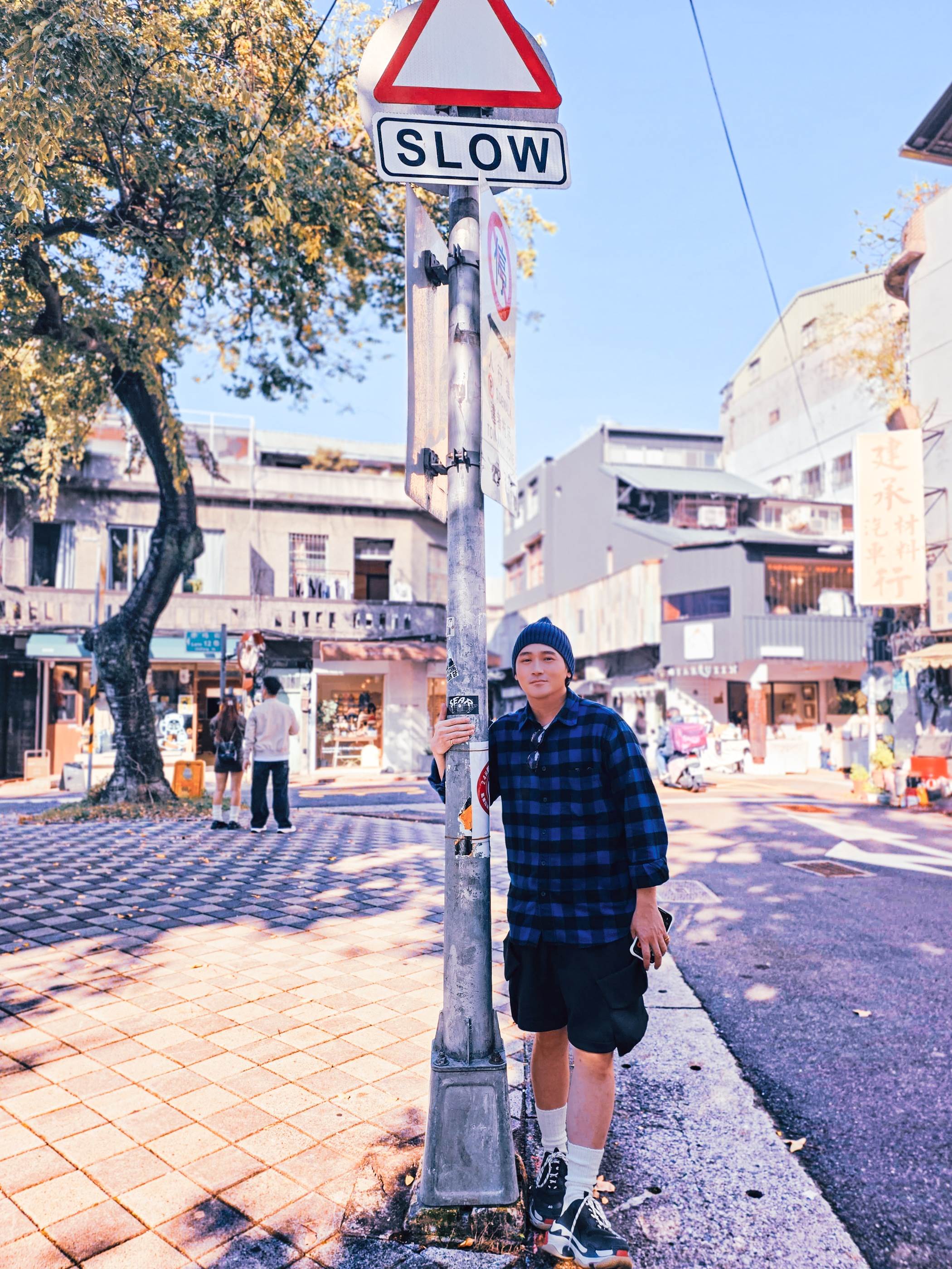 唱作才子易桀齊易桀齊新歌〈梅雨季〉化身視覺導覽員！親導 MUSICVLOG 紀錄「台北感性」光影。（圖／走音佬音樂工作室提供）